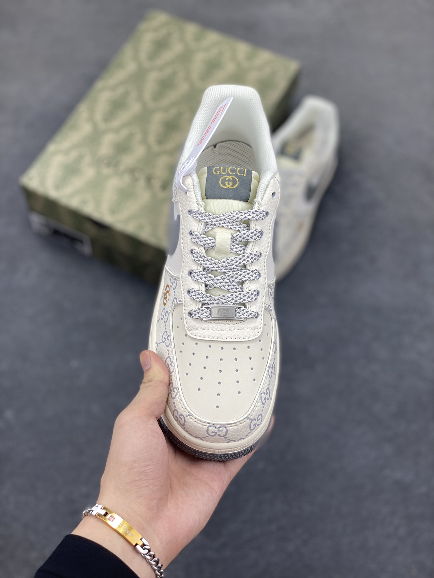 图片[2]-NIke Air Force 1 \’07 Low “古驰联名——花纹灰勾”空军一号 低帮 运动鞋 休闲鞋 折边针车 工艺难度大 原楦头原纸板 原装鞋盒 定制五金配件 内置全掌气垫 原厂鞋底 货号：ZH2598-322 尺码：36 36.5 37.5 38 38.5 39 40 40.5 41 42 42.5 43 44 44.5 45-选品中心