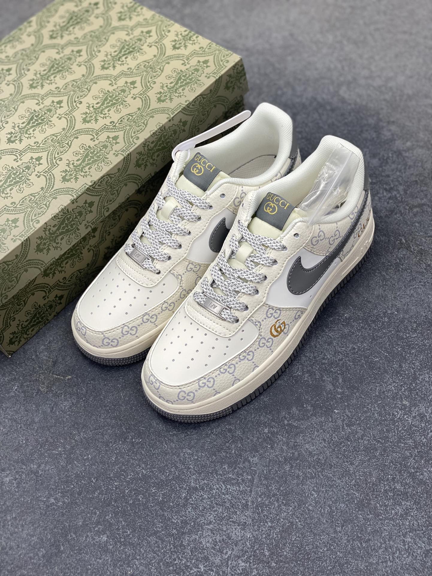 图片[8]-NIke Air Force 1 \’07 Low “古驰联名——花纹灰勾”空军一号 低帮 运动鞋 休闲鞋 折边针车 工艺难度大 原楦头原纸板 原装鞋盒 定制五金配件 内置全掌气垫 原厂鞋底 货号：ZH2598-322 尺码：36 36.5 37.5 38 38.5 39 40 40.5 41 42 42.5 43 44 44.5 45-选品中心