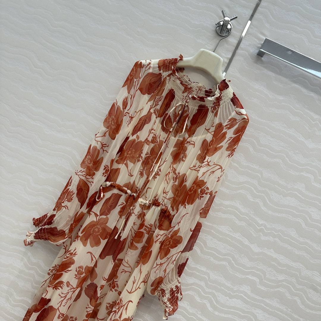 独家首发❤️原单品质💕F假日系列，唐嫣同款珊瑚🪸色花㚏真丝连衣裙！100%真丝顺纡，打揽领袖设计连衣裙。