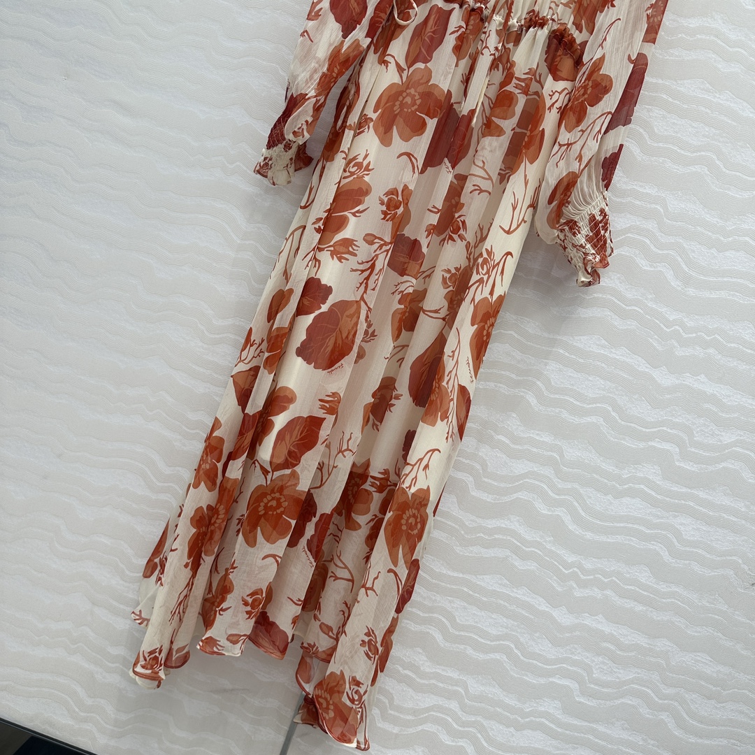 独家首发❤️原单品质💕F假日系列，唐嫣同款珊瑚🪸色花㚏真丝连衣裙！100%真丝顺纡，打揽领袖设计连衣裙。