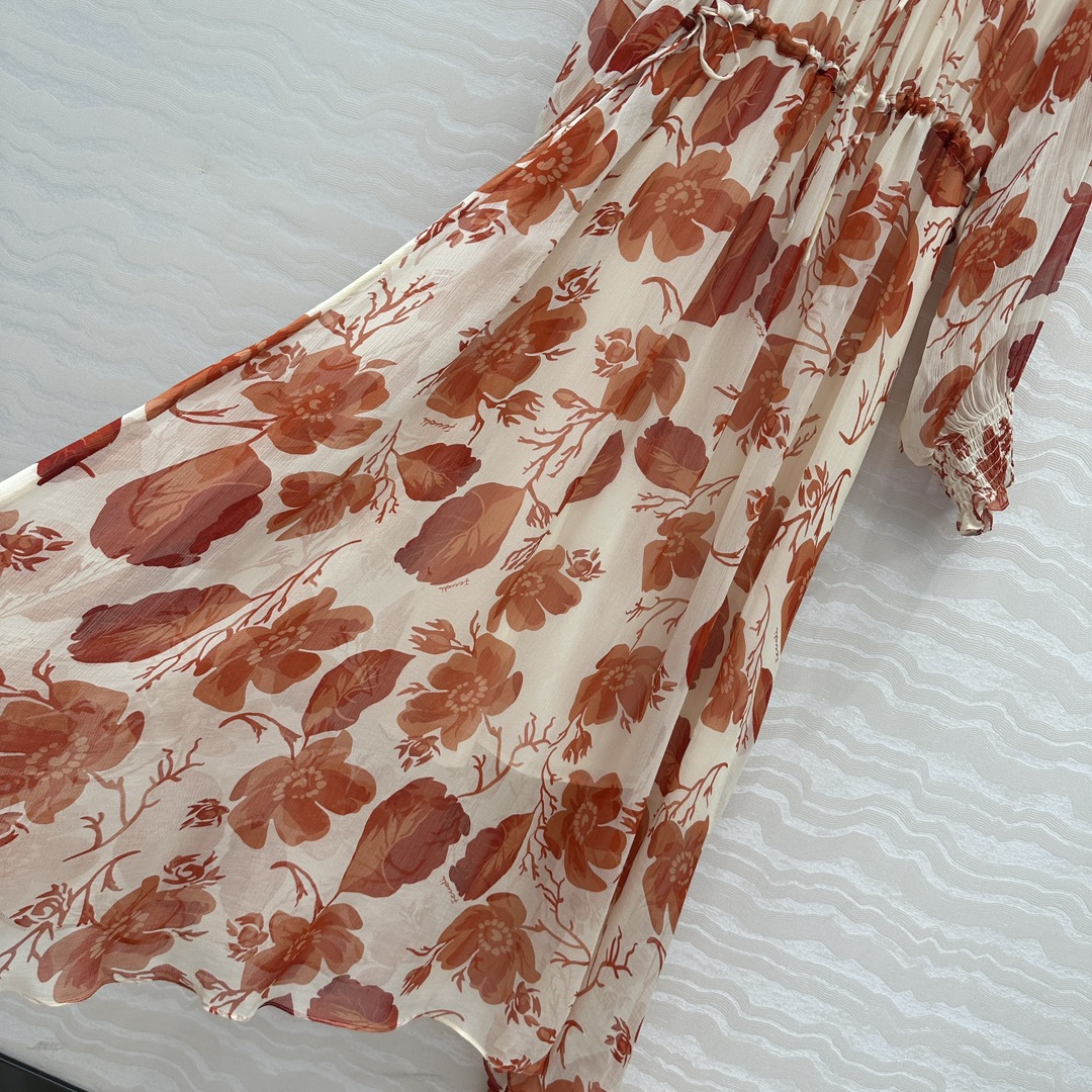 独家首发❤️原单品质💕F假日系列，唐嫣同款珊瑚🪸色花㚏真丝连衣裙！100%真丝顺纡，打揽领袖设计连衣裙。