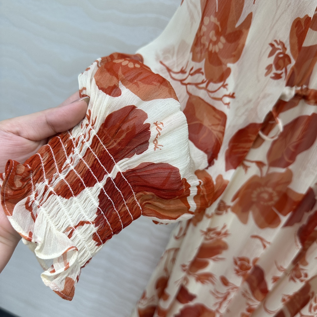 独家首发❤️原单品质💕F假日系列，唐嫣同款珊瑚🪸色花㚏真丝连衣裙！100%真丝顺纡，打揽领袖设计连衣裙。