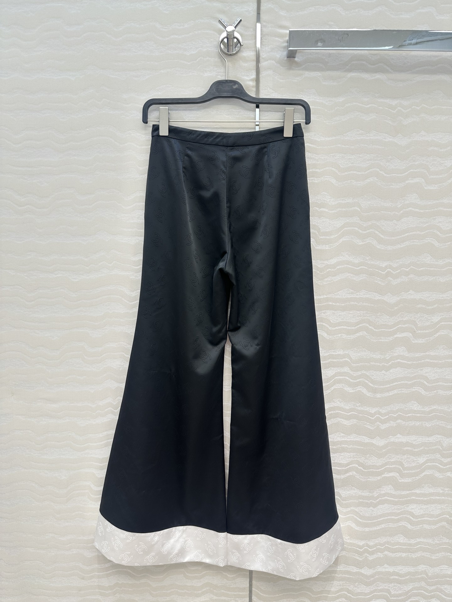 独家首发❤️原单品质❤️Coco25a新品黑白高级拼色喇叭裤！本季最佳必入绝绝子！定制双C提花丝棉缎面料