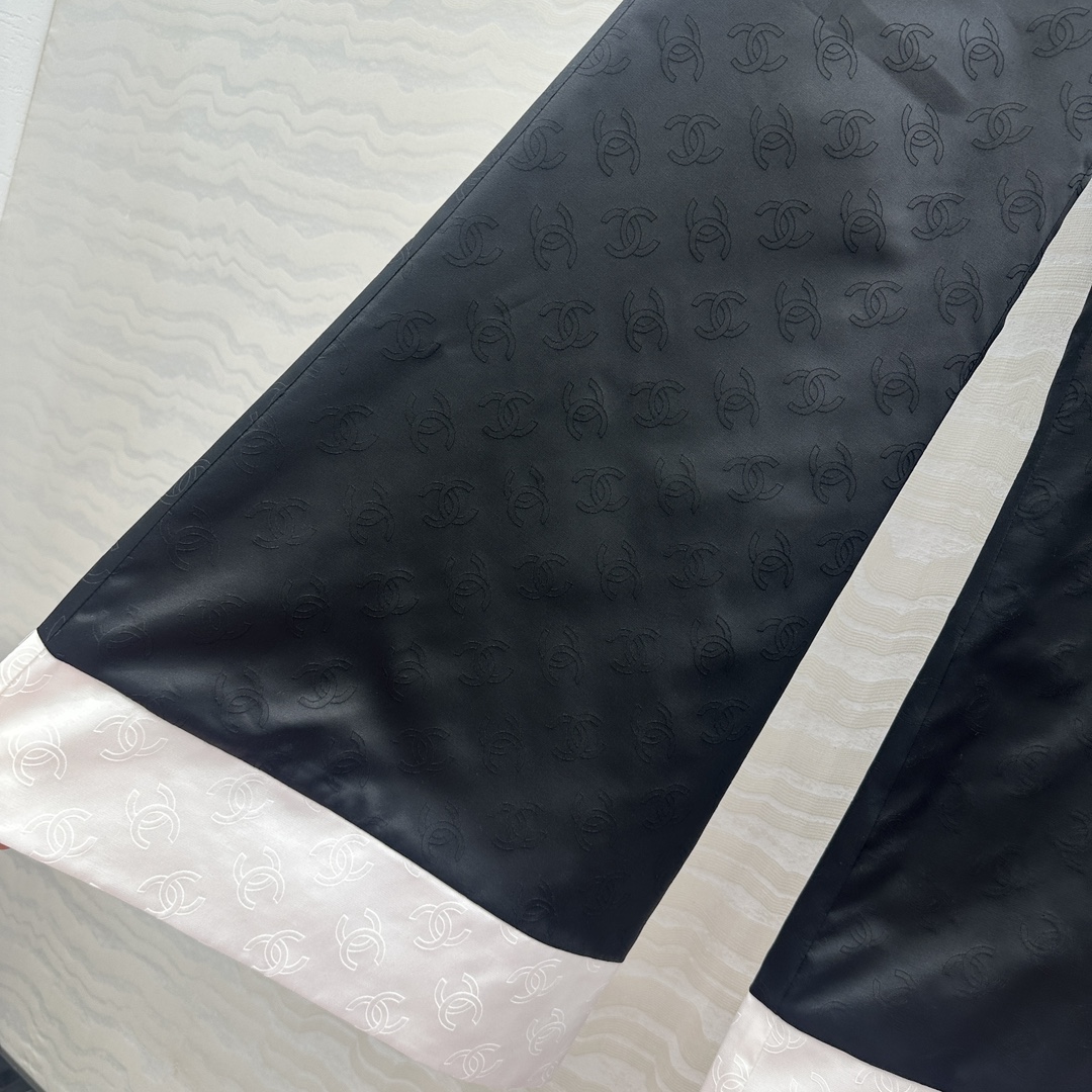 独家首发❤️原单品质❤️Coco25a新品黑白高级拼色喇叭裤！本季最佳必入绝绝子！定制双C提花丝棉缎面料