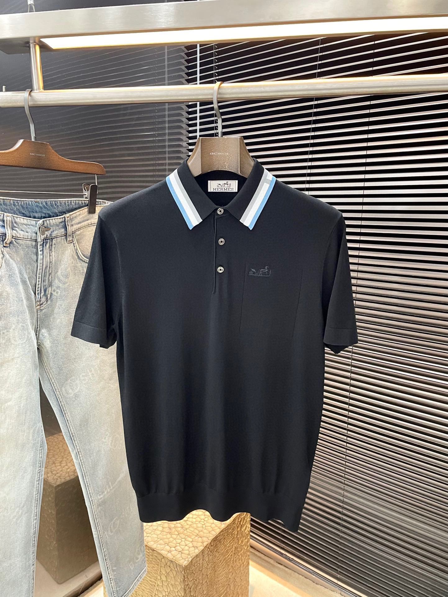 NO:449014,P HERMES (HERMES) 2025 spring and summer latest POLO short sleeves, using the latest Yilit fabric, soft feel, soft and comfortable ingredients, classic design style, special customization, simple cutting method splicing, reflecting the extraordinary craftsmanship of workers, full of high-end fashion sense!  The style is quite good at casual and versatile. Size M-3XL, hermes, hermes, T-shirt, alexander wang19860909P  HERMES（爱马仕）2025春夏最新款POLO短袖,采用最新伊力特面料 手感柔软、成分柔软舒适 经典设计风格 特殊定制 简单的裁剪方式拼接,体现出工人不凡的工艺,高端时尚感十足！版型相当赞休闲百搭款.尺码 M-3XL,,hermes,hermes,T-shirt,alexander wang,Men's clothing