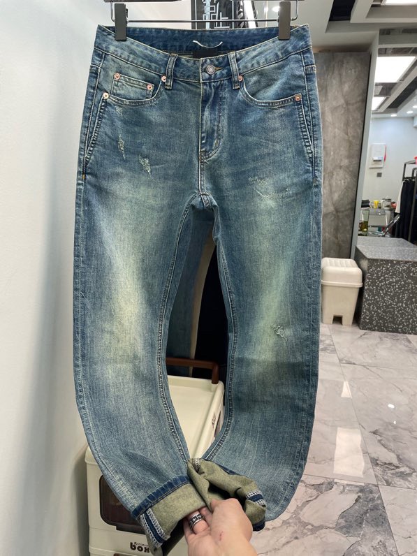 YSL St. Roland Men’s Blue Jeans: Classic Cowboy Blues with Perfect Control - 图片 5