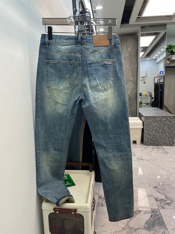 YSL St. Roland Men’s Blue Jeans: Classic Cowboy Blues with Perfect Control - 图片 3