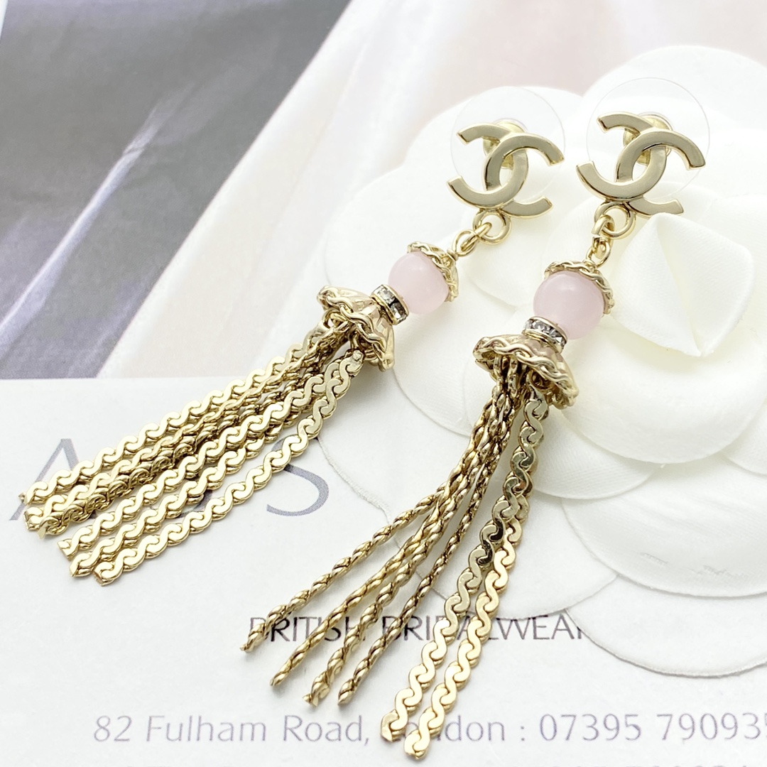 【今日新款】编码E3116   
🛍香奈儿耳钉热销🔥爆上新🆕🆕🆕
😎CHAN 25  双C粉珠流苏链条耳