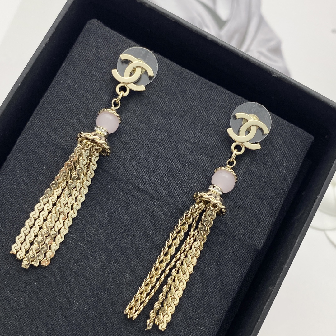 【今日新款】编码E3116   
🛍香奈儿耳钉热销🔥爆上新🆕🆕🆕
😎CHAN 25  双C粉珠流苏链条耳