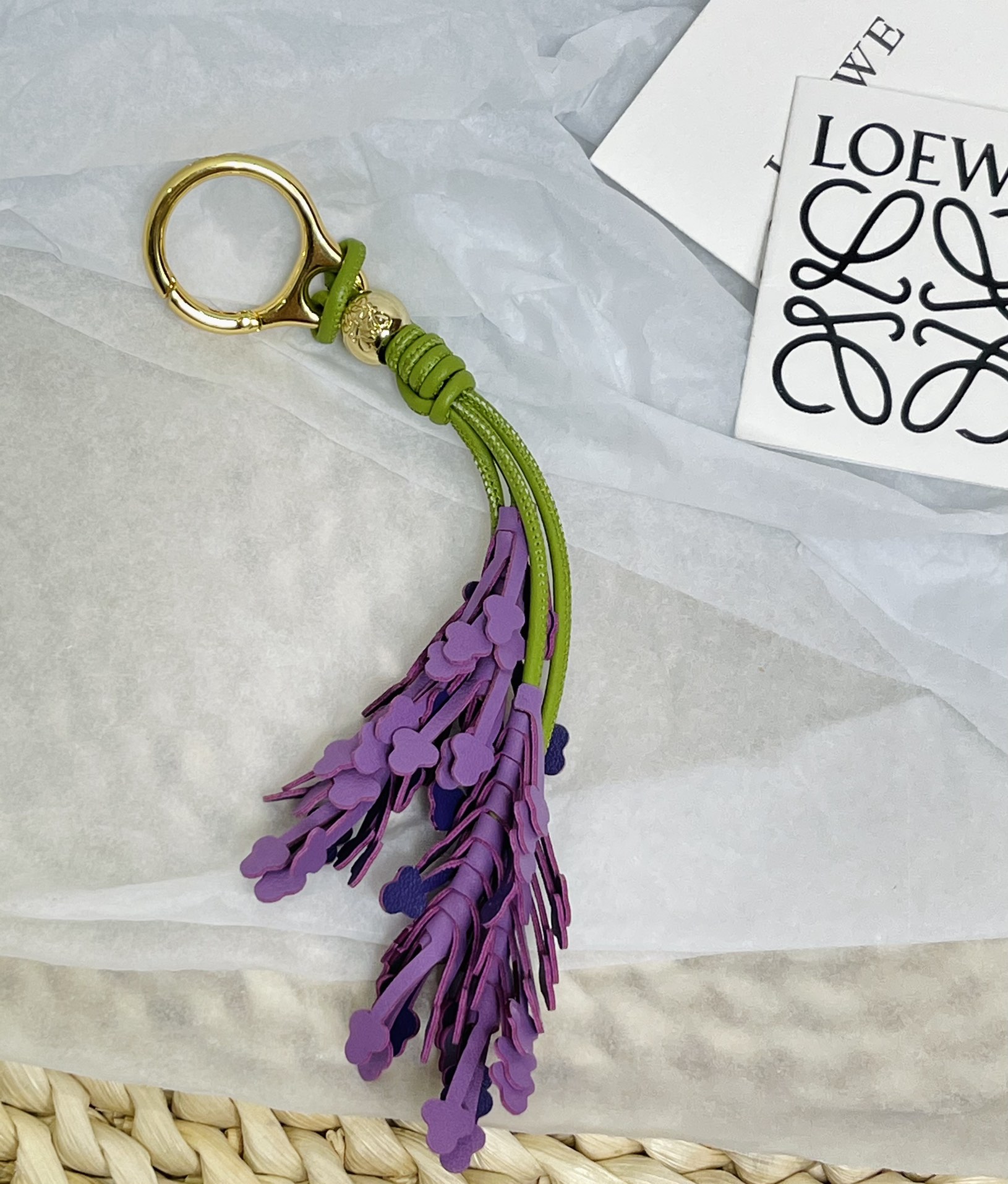 NO:672649,aula's series of limited edition lavender keychain pendants are scheduled to ship in about a week, Loewe wallet, loewe, wallets, keychain19860909aula's 系列限定薰衣草钥匙扣挂件 预定 大概一个星期出货,罗意威钱包,loewe,wallets,keychain,欧美剧