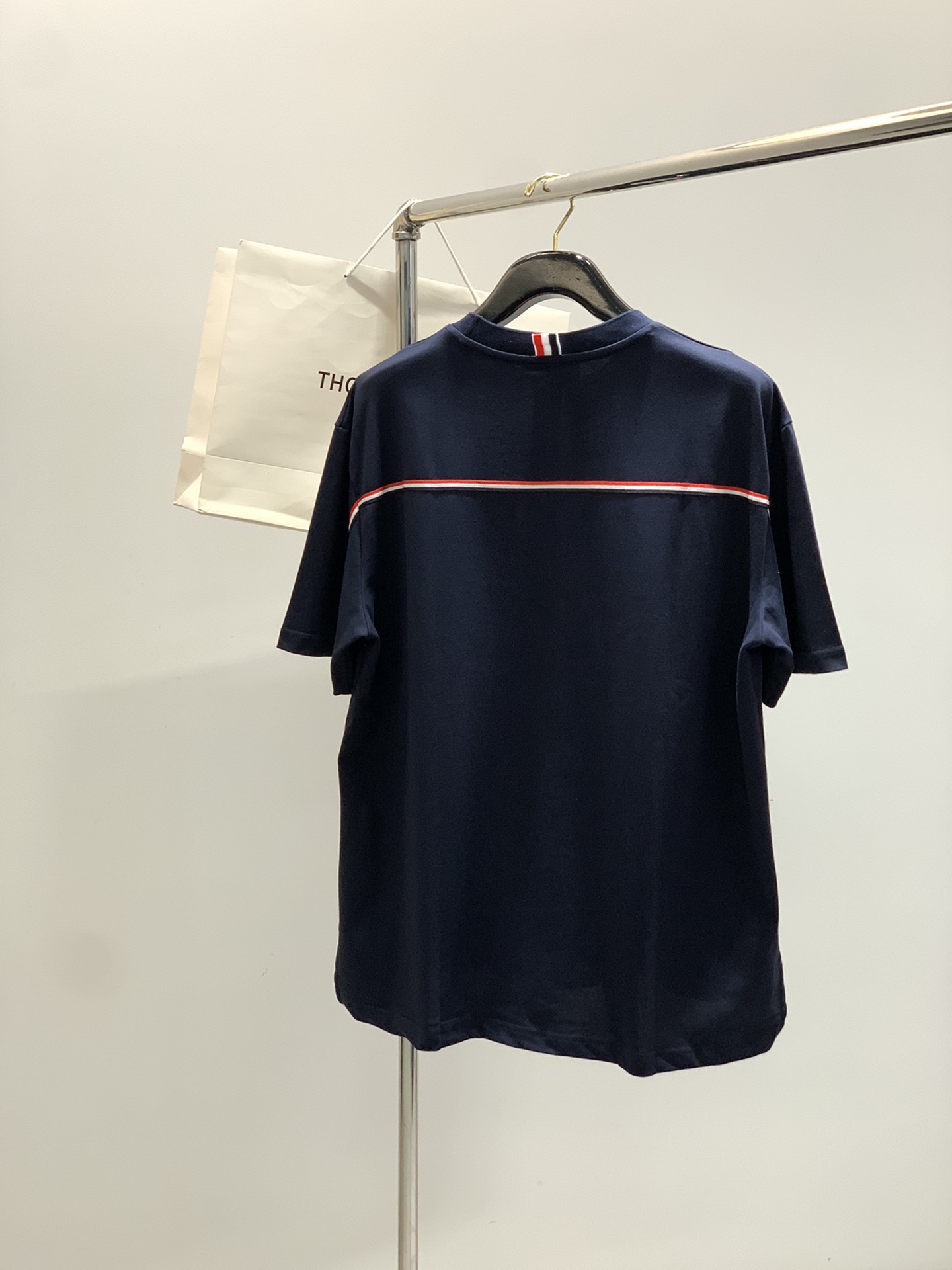 ，Thom Browne 汤姆·布朗 ，2025夏季最新品，时尚休闲圆领短袖T恤，专柜同步有售，原单狠货