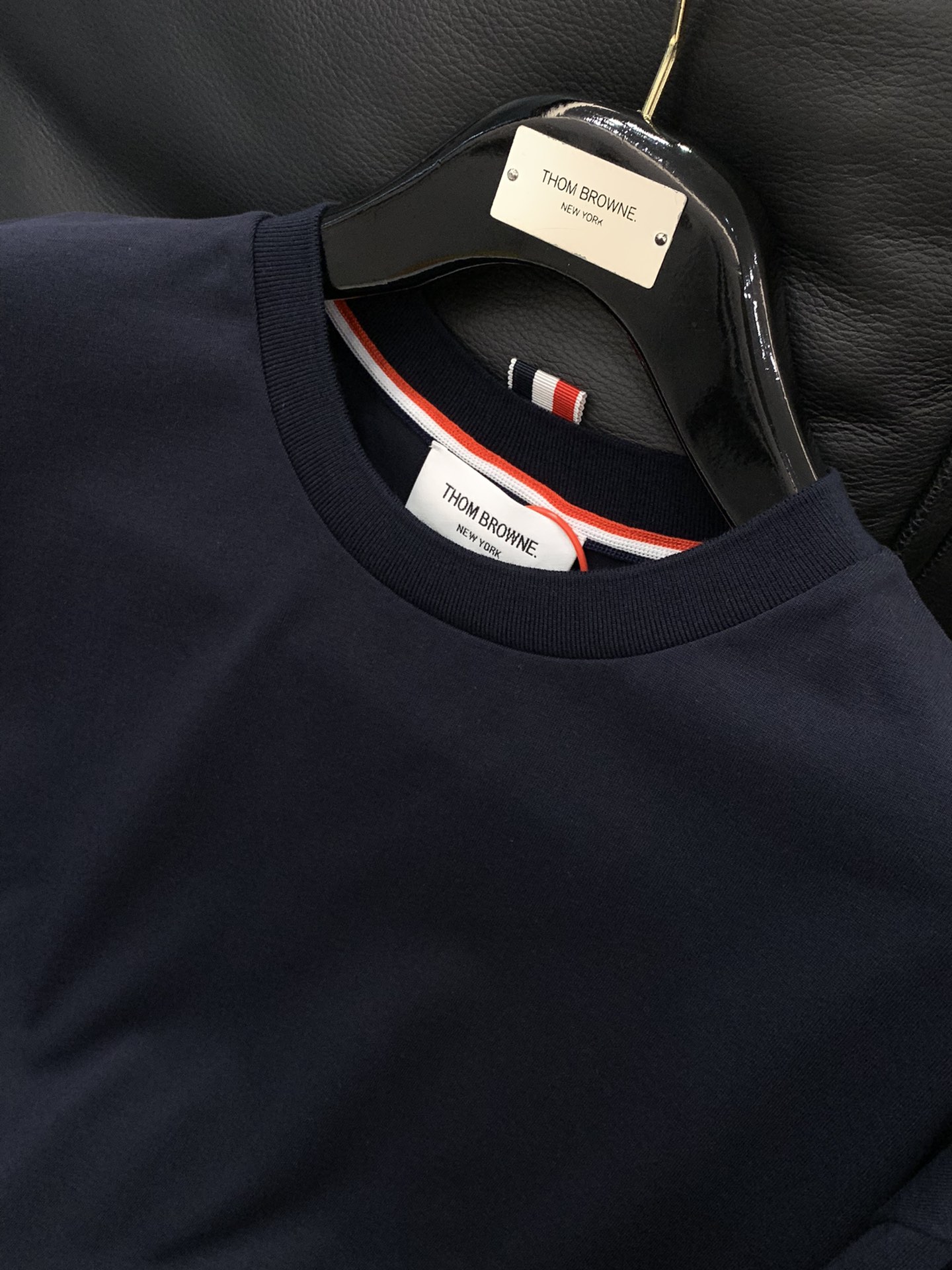 ，Thom Browne 汤姆·布朗 ，2025夏季最新品，时尚休闲圆领短袖T恤，专柜同步有售，原单狠货