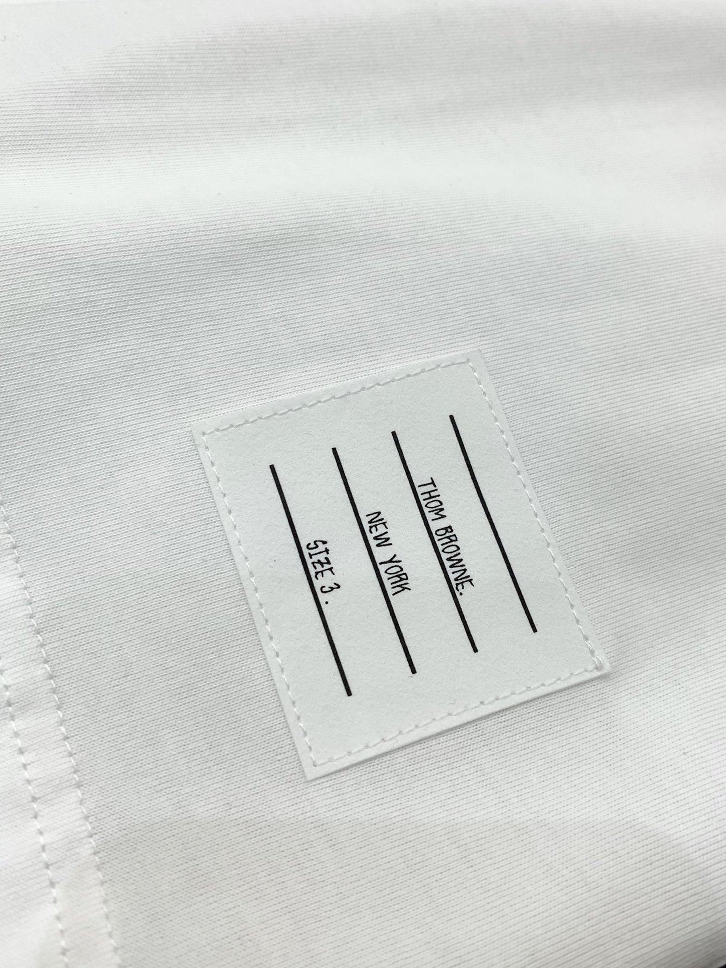 ，Thom Browne 汤姆·布朗 ，2025夏季最新品，时尚休闲圆领短袖T恤，专柜同步有售，原单狠货