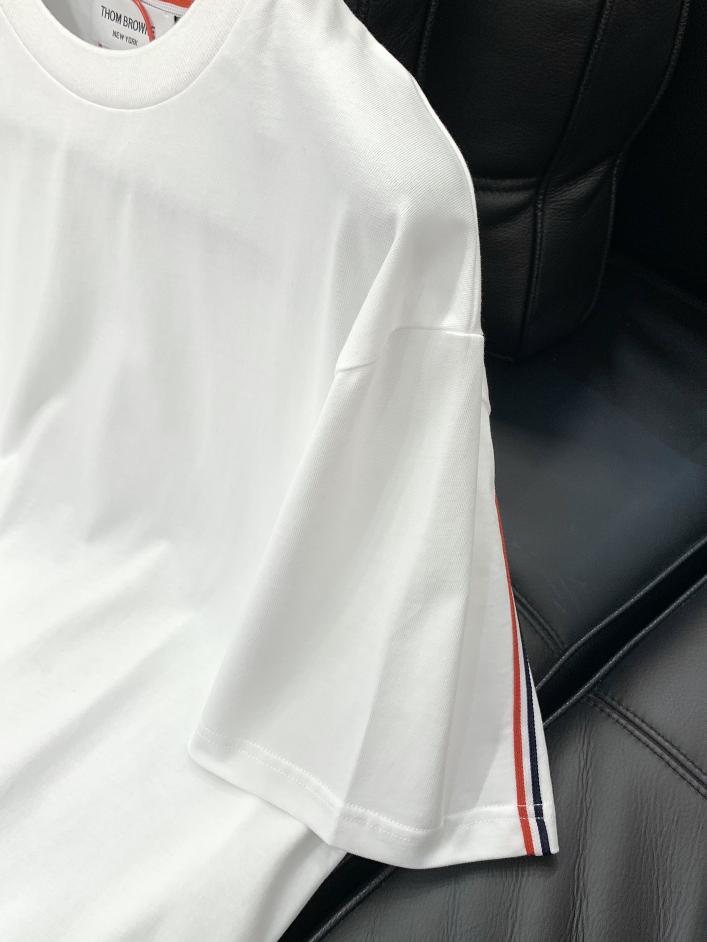，Thom Browne 汤姆·布朗 ，2025夏季最新品，时尚休闲圆领短袖T恤，专柜同步有售，原单狠货