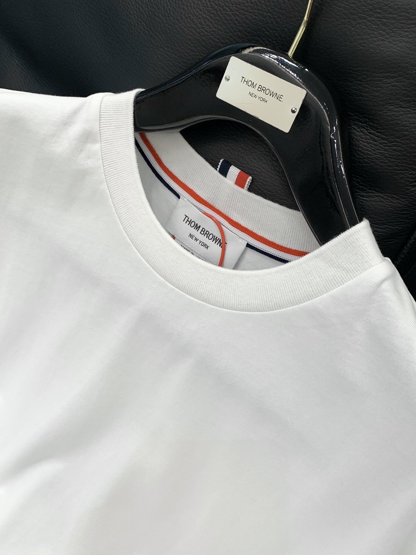 ，Thom Browne 汤姆·布朗 ，2025夏季最新品，时尚休闲圆领短袖T恤，专柜同步有售，原单狠货