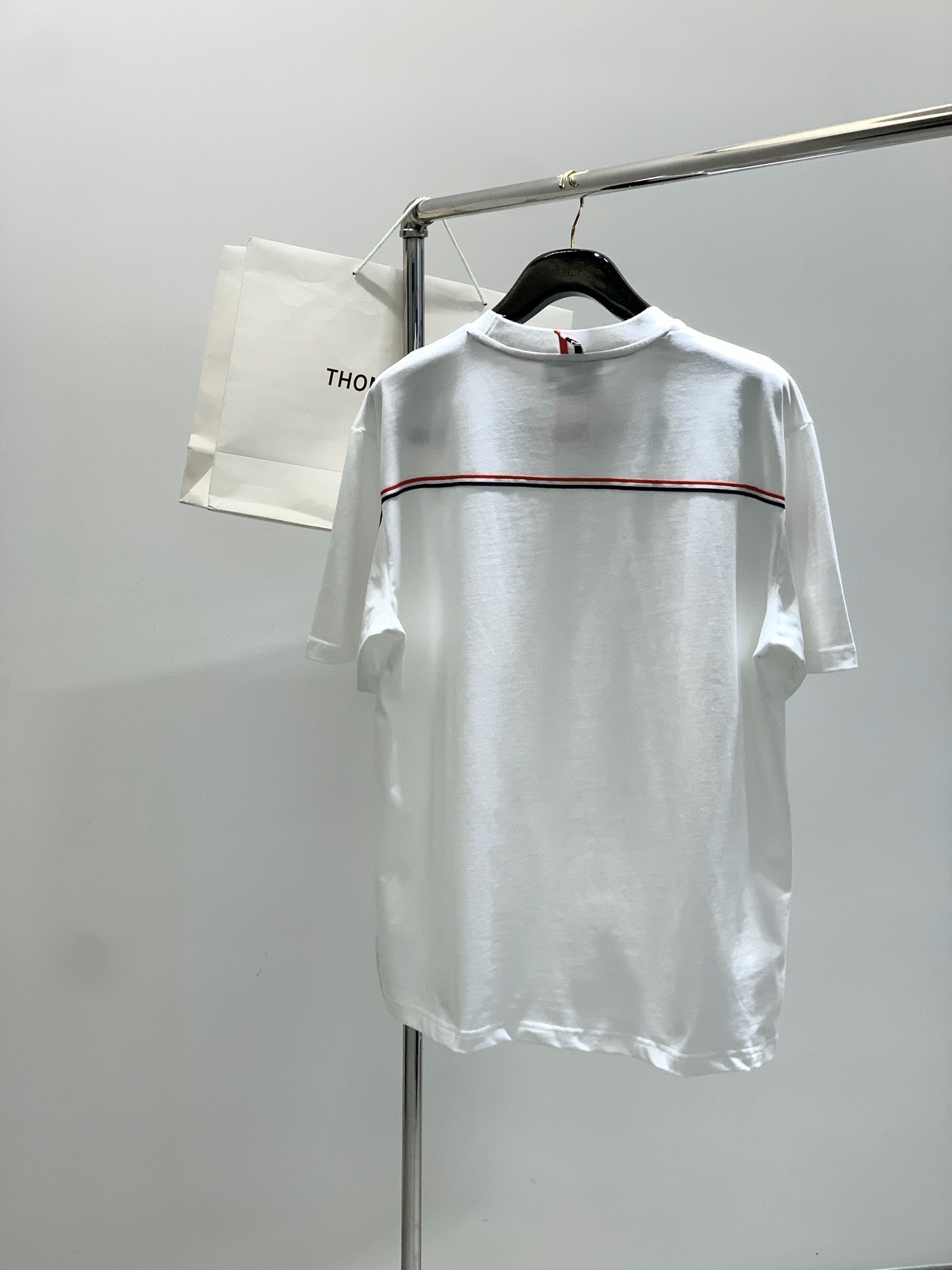 ，Thom Browne 汤姆·布朗 ，2025夏季最新品，时尚休闲圆领短袖T恤，专柜同步有售，原单狠货