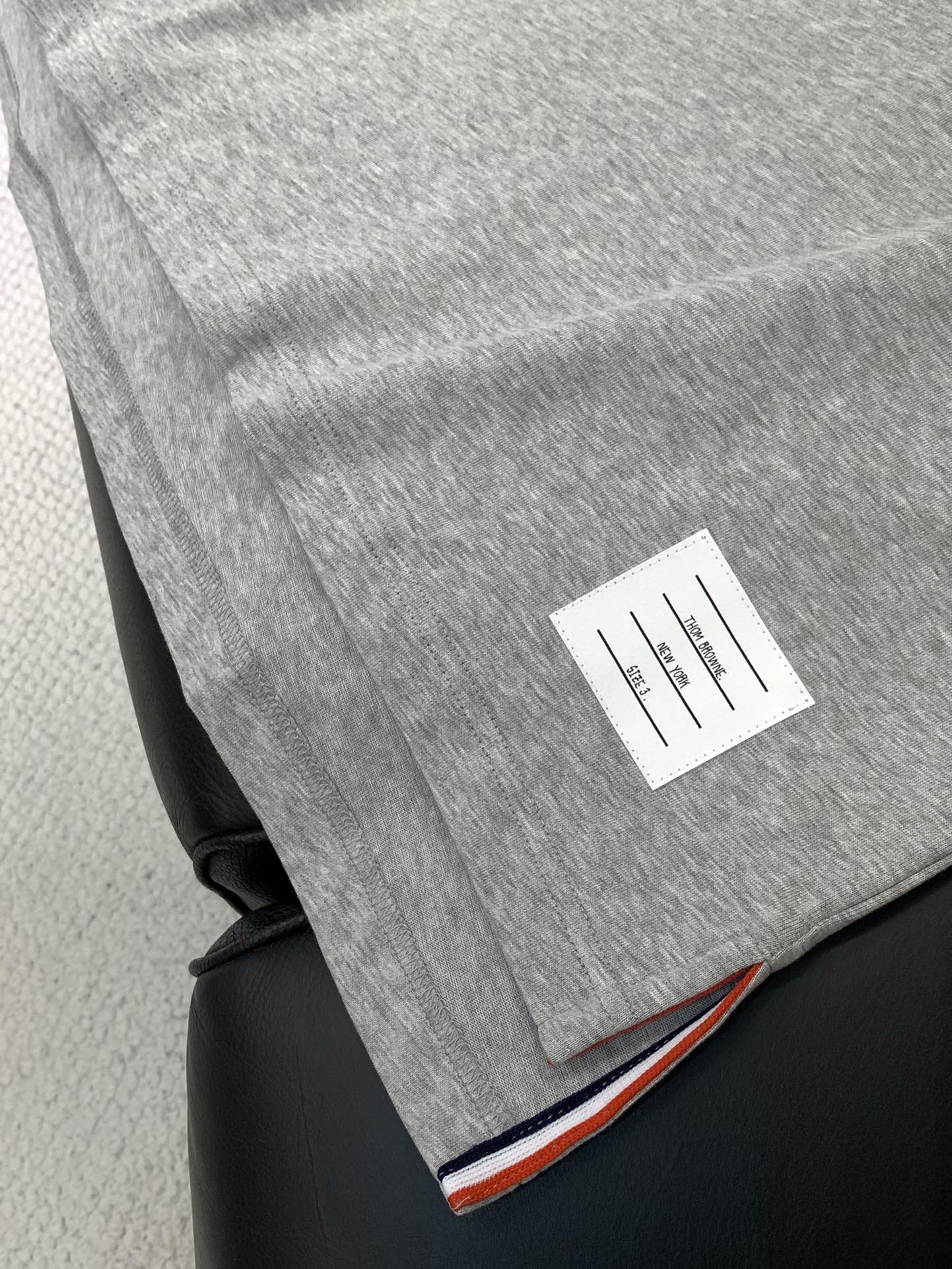 ，Thom Browne 汤姆·布朗 ，2025夏季最新品，时尚休闲圆领短袖T恤，专柜同步有售，原单狠货