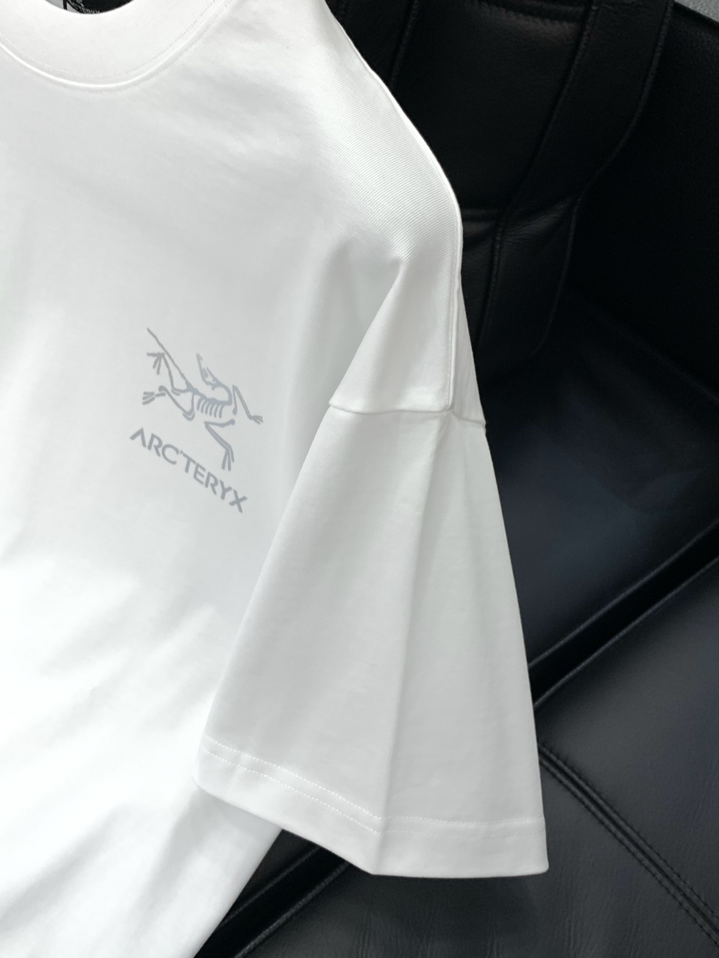 ，ARCTERYX 始祖鸟，2025夏季AW新品，时尚休闲圆领短袖T恤，专柜同步有售，原单狠货，进口原版