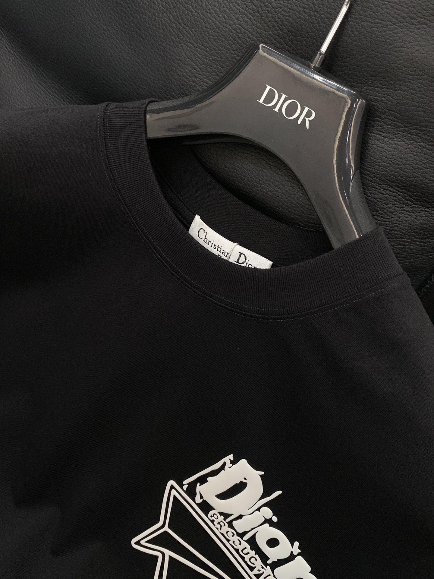 ，Dior 迪奥， 2025夏季新品，专柜同步有售，简约时尚休闲圆领短袖T恤，原版进口面料，舒适透气，顶