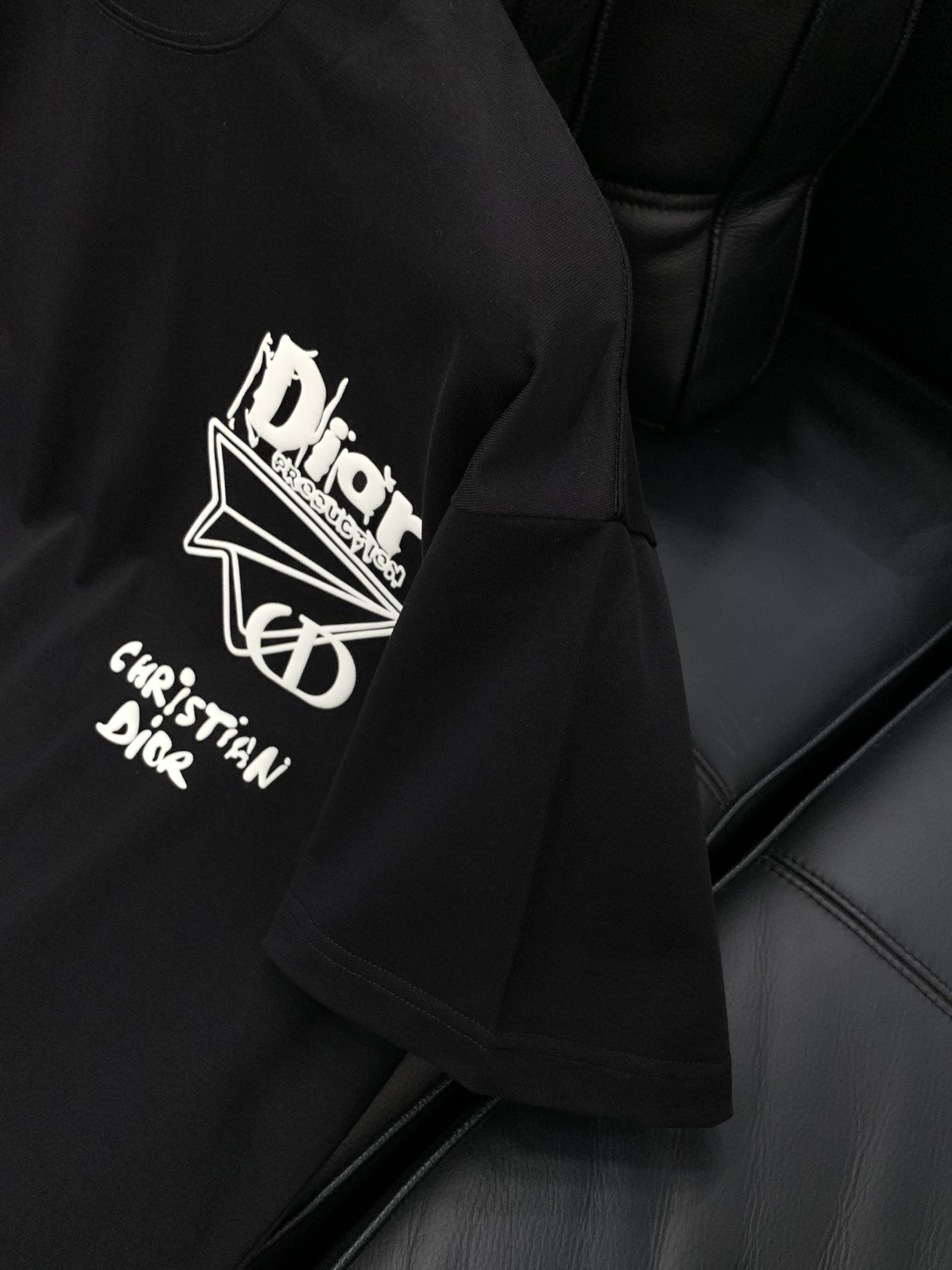 ，Dior 迪奥， 2025夏季新品，专柜同步有售，简约时尚休闲圆领短袖T恤，原版进口面料，舒适透气，顶