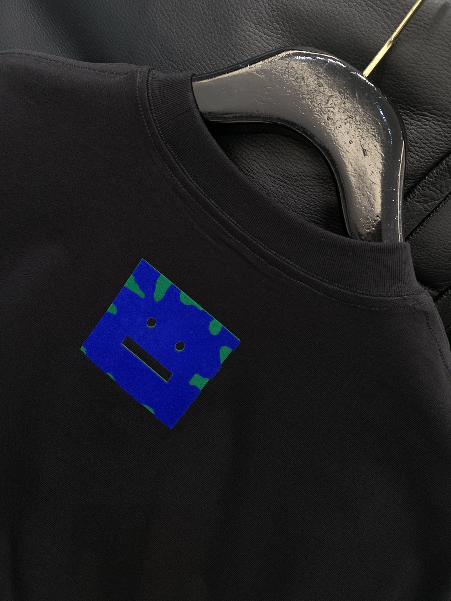 ，Acne Studios 瑞典时尚品牌，2025夏季最新款，时尚休闲圆领短袖T恤，官网专柜同步有售，原