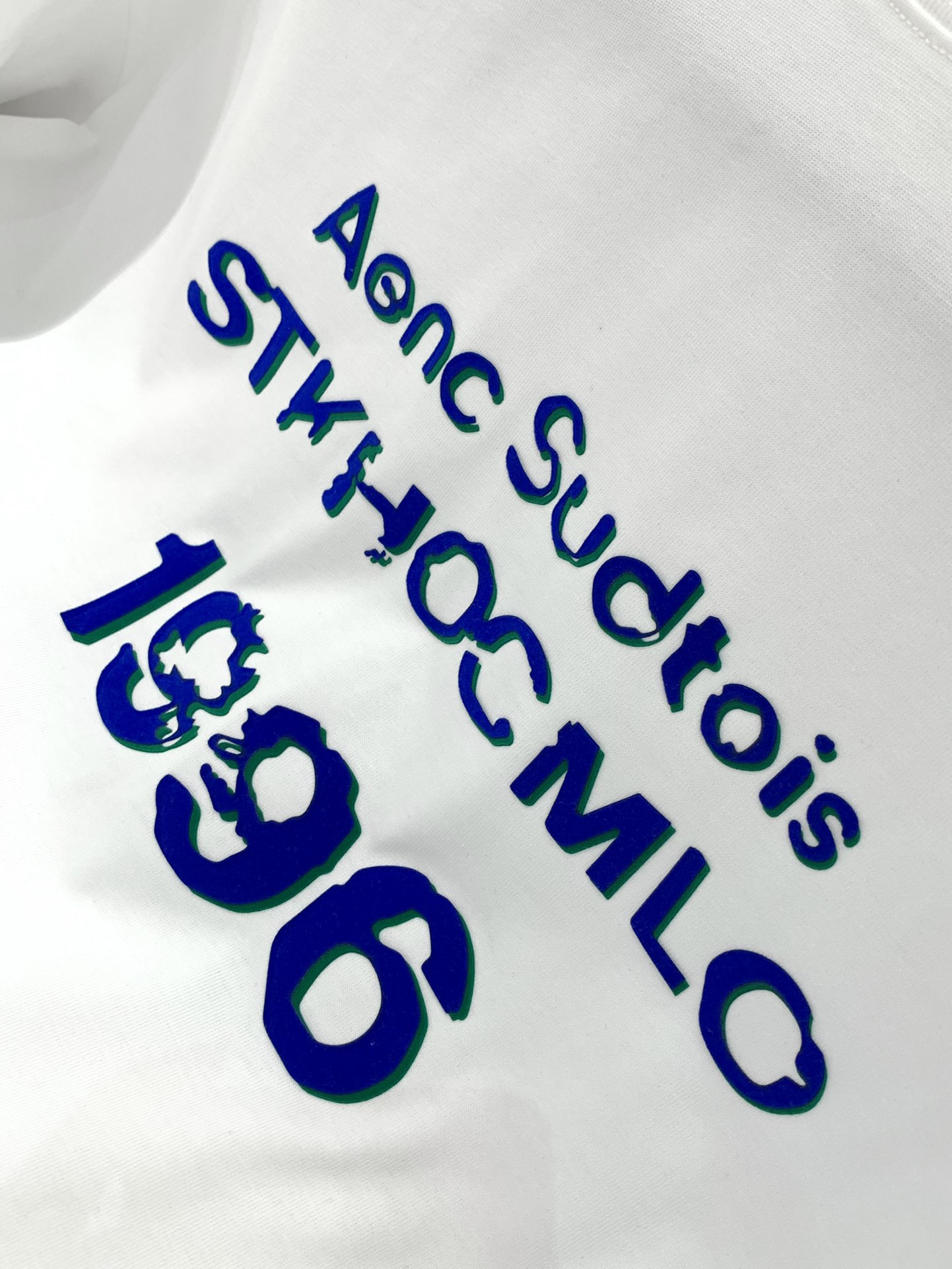 ，Acne Studios 瑞典时尚品牌，2025夏季最新款，时尚休闲圆领短袖T恤，官网专柜同步有售，原