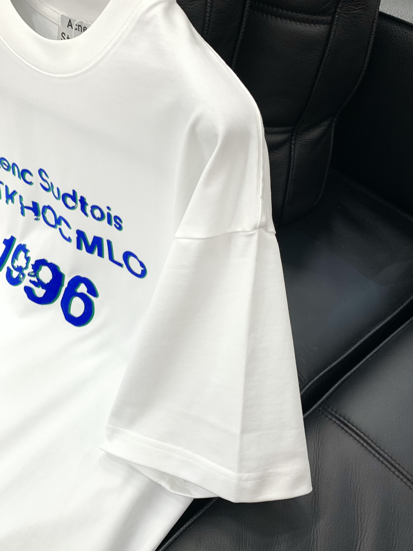 ，Acne Studios 瑞典时尚品牌，2025夏季最新款，时尚休闲圆领短袖T恤，官网专柜同步有售，原