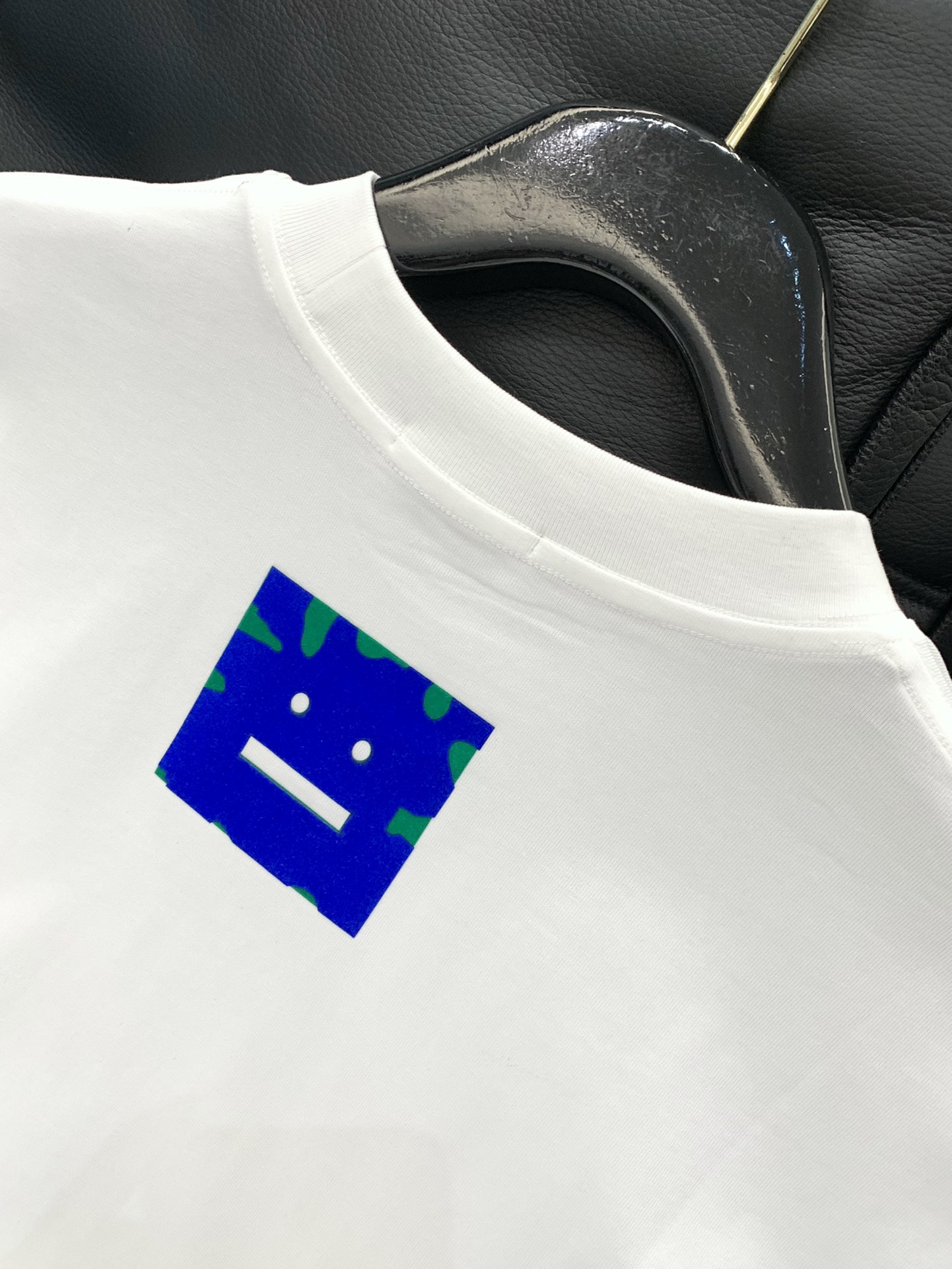 ，Acne Studios 瑞典时尚品牌，2025夏季最新款，时尚休闲圆领短袖T恤，官网专柜同步有售，原