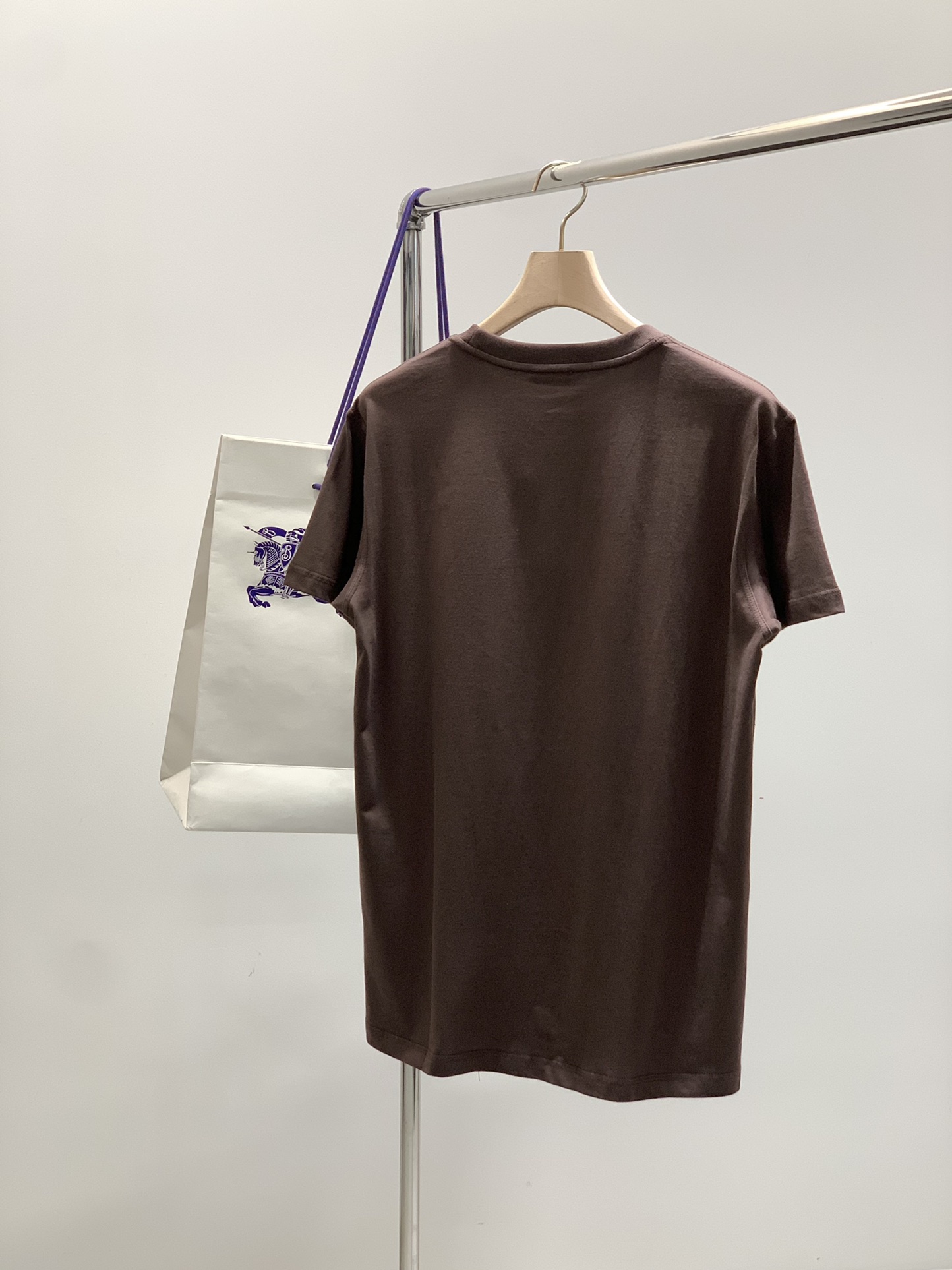 ，Burberry 巴宝莉，2025夏季最新品，专柜同步有售，原单狠货，时尚休闲圆领短袖T恤，进口原版面