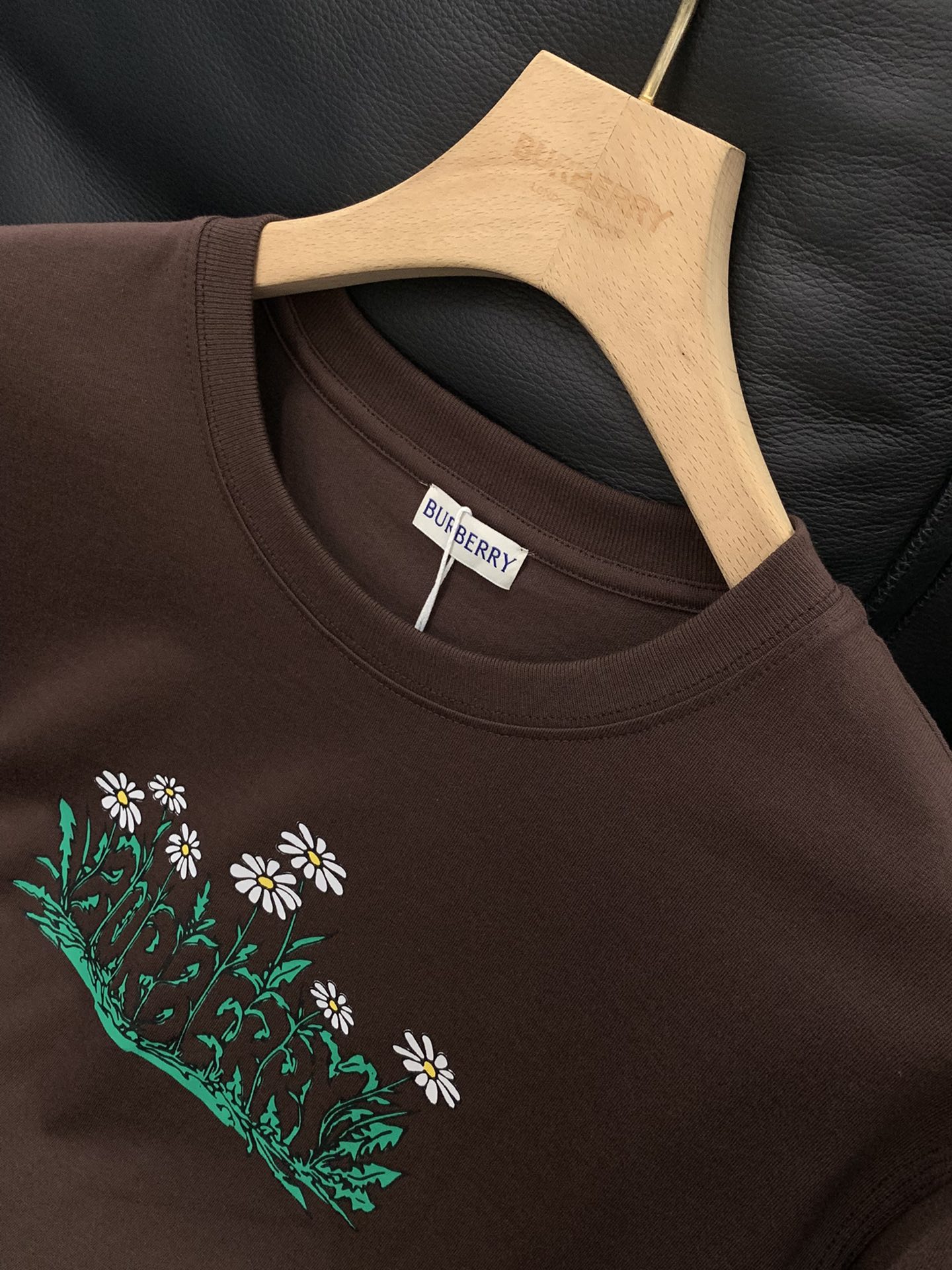 ，Burberry 巴宝莉，2025夏季最新品，专柜同步有售，原单狠货，时尚休闲圆领短袖T恤，进口原版面
