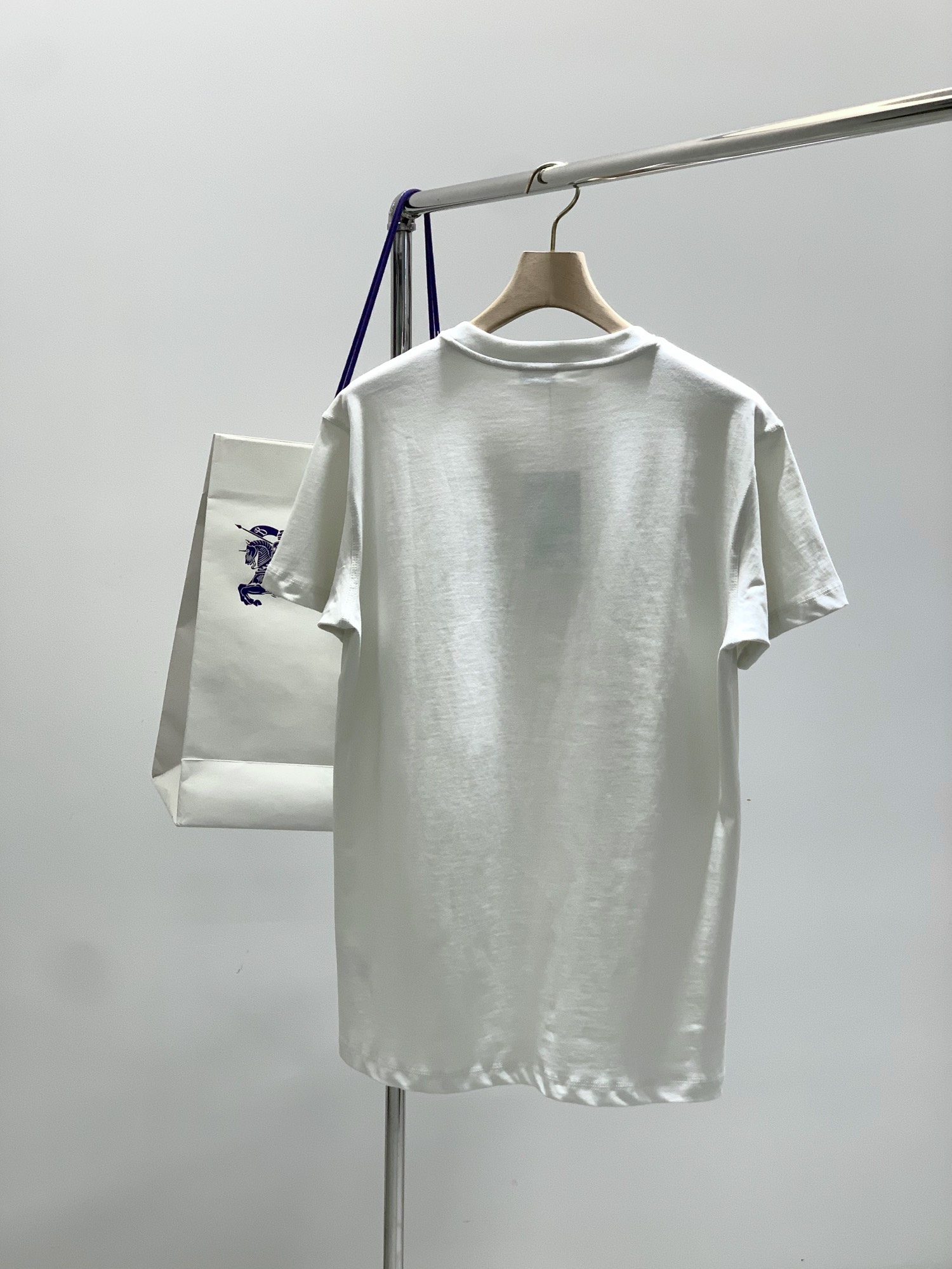 ，Burberry 巴宝莉，2025夏季最新品，专柜同步有售，原单狠货，时尚休闲圆领短袖T恤，进口原版面