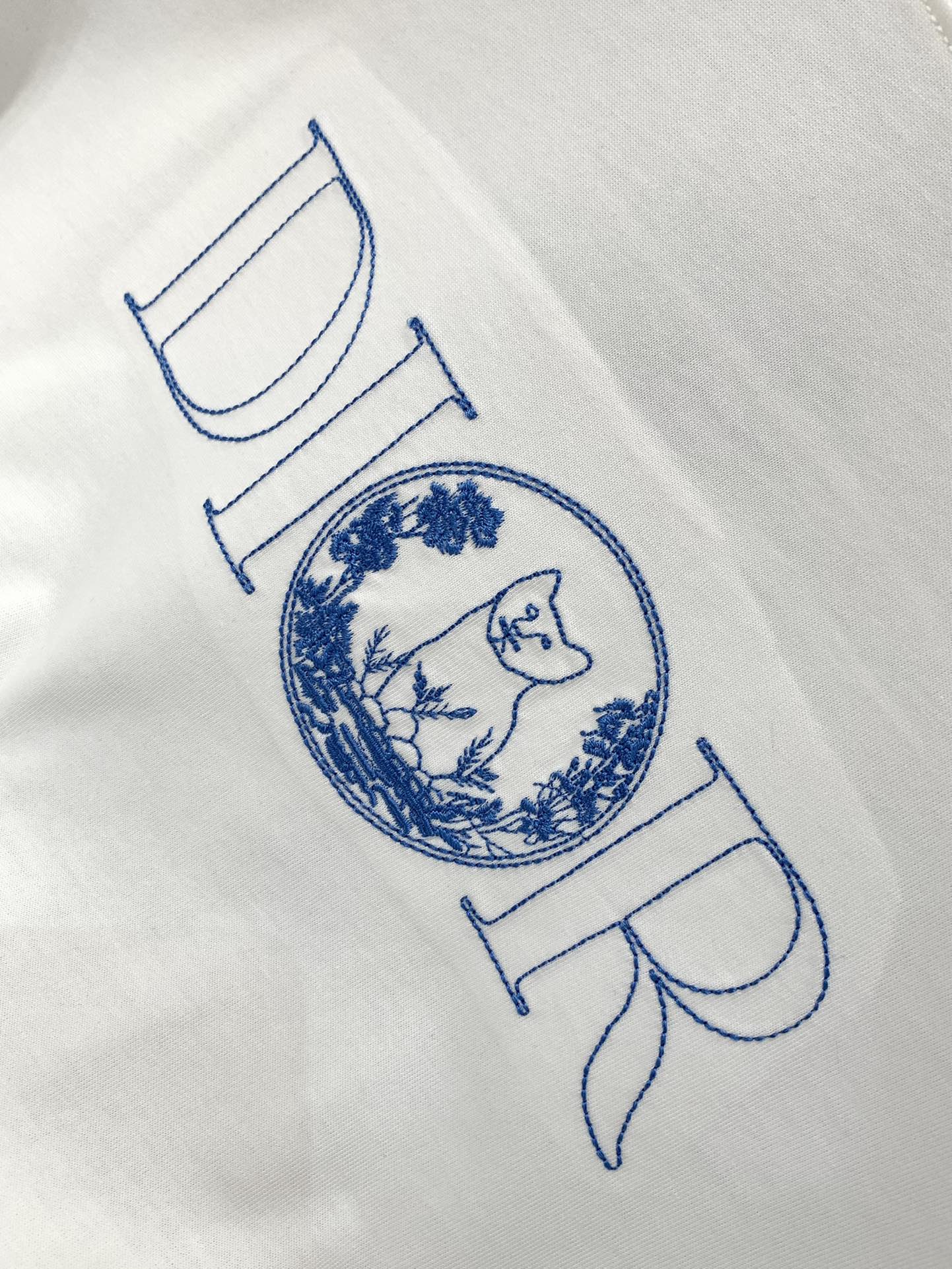 ，Dior 迪奥， 2025夏季新品，专柜同步有售，简约时尚休闲圆领短袖T恤，原版进口面料，舒适透气，顶