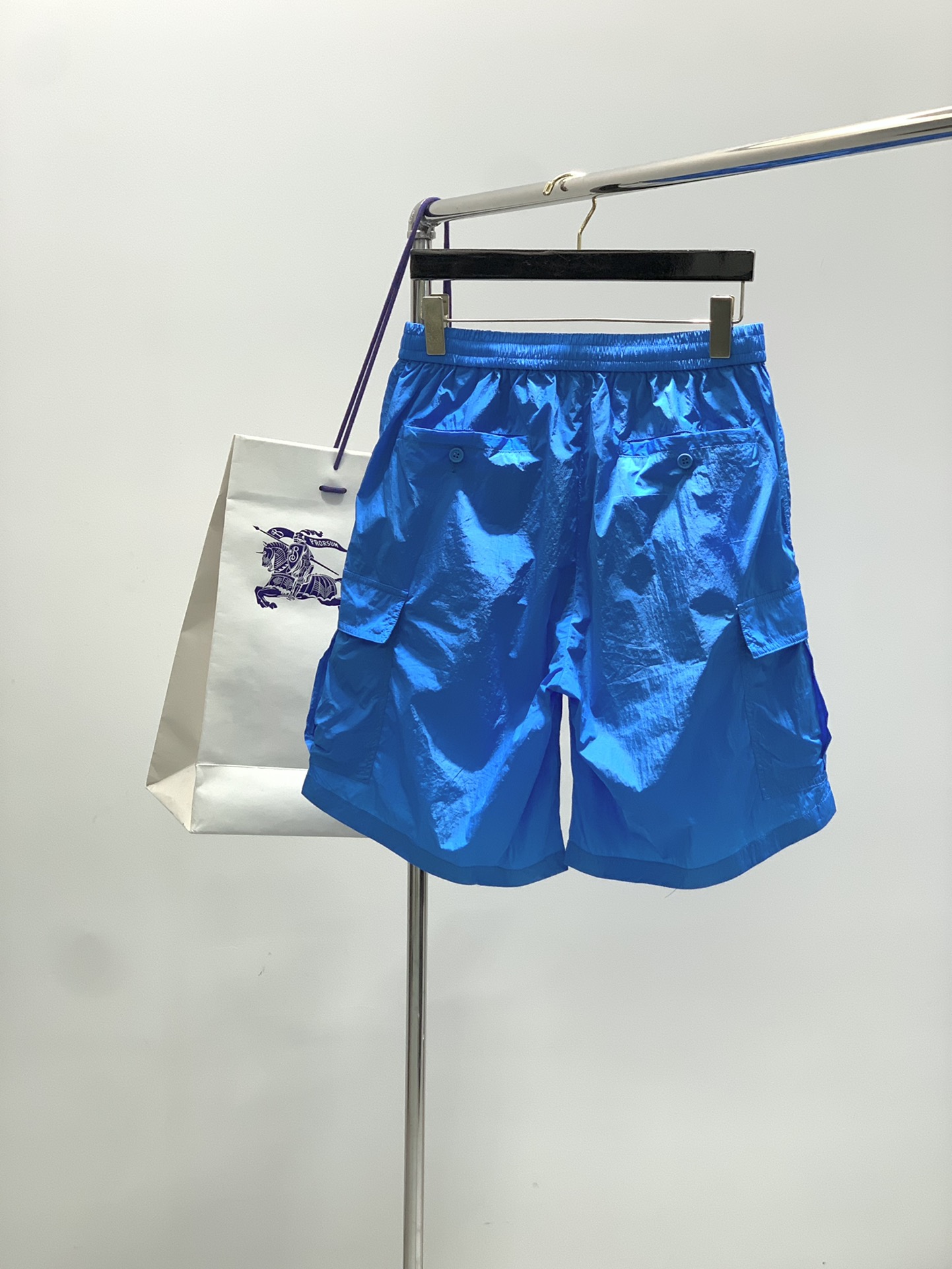 ，Burberry 巴宝莉，2025夏季最新品，专柜同步有售，原单狠货，时尚休闲短裤，进口原版面料，上身