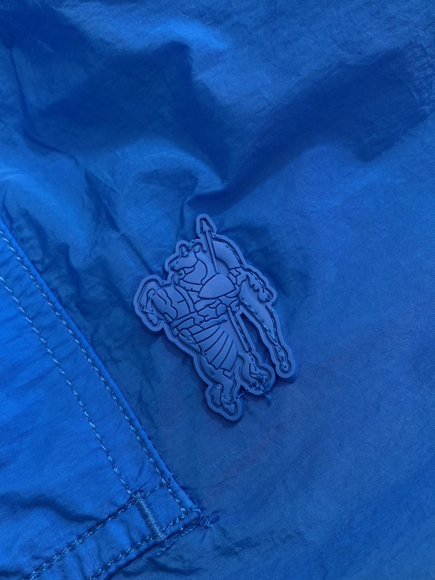 ，Burberry 巴宝莉，2025夏季最新品，专柜同步有售，原单狠货，时尚休闲短裤，进口原版面料，上身