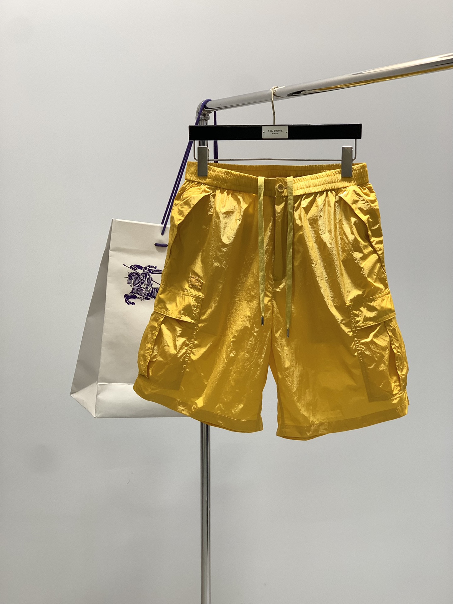 ，Burberry 巴宝莉，2025夏季最新品，专柜同步有售，原单狠货，时尚休闲短裤，进口原版面料，上身
