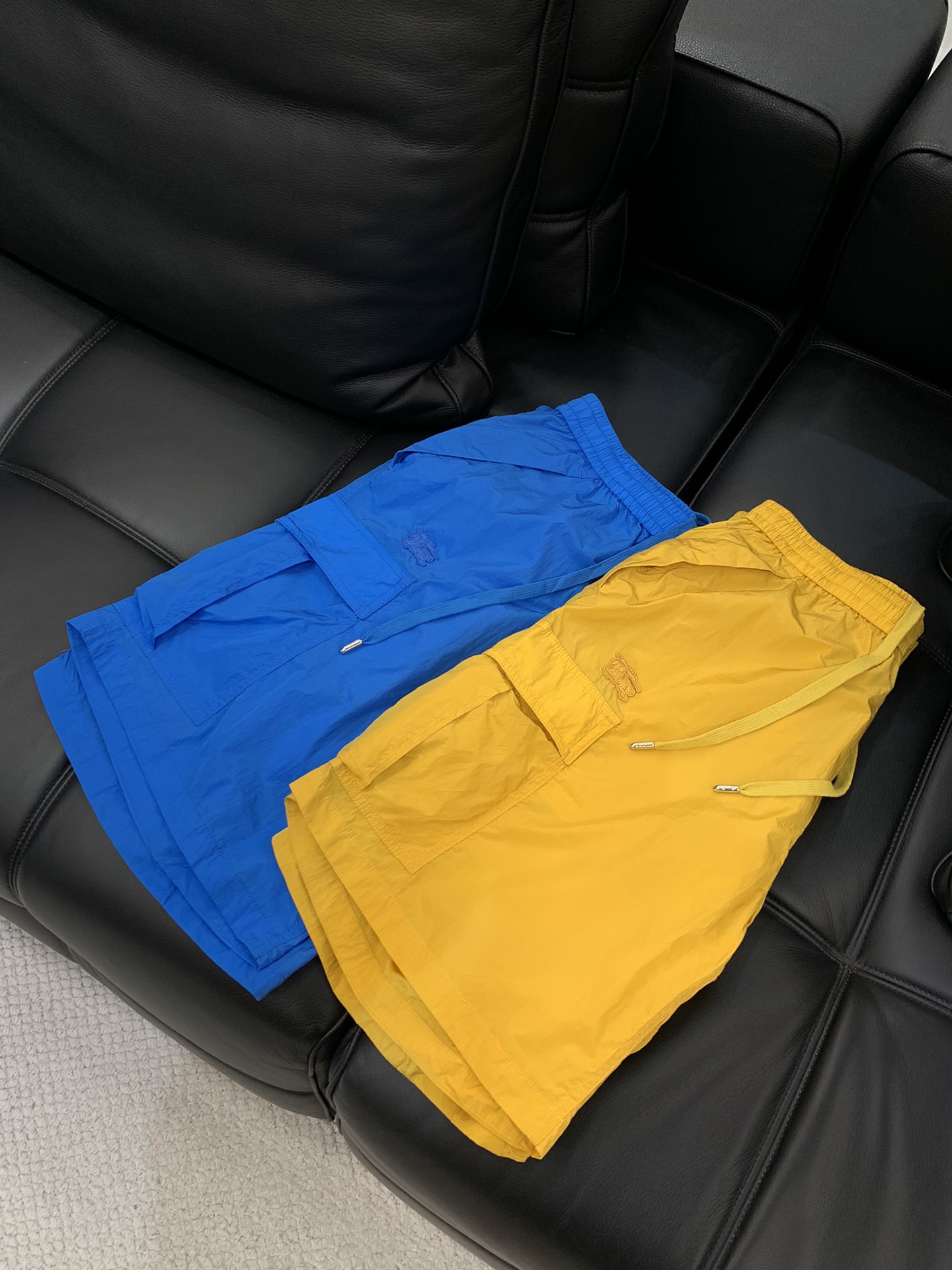 ，Burberry 巴宝莉，2025夏季最新品，专柜同步有售，原单狠货，时尚休闲短裤，进口原版面料，上身