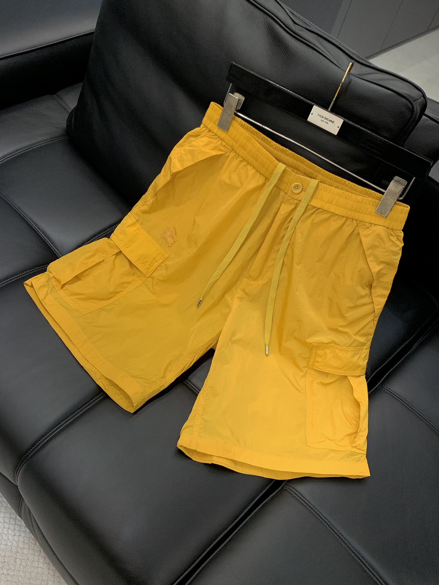 ，Burberry 巴宝莉，2025夏季最新品，专柜同步有售，原单狠货，时尚休闲短裤，进口原版面料，上身