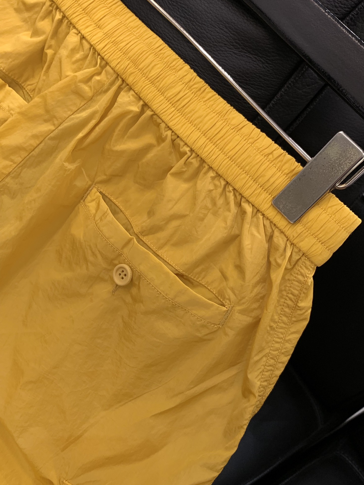 ，Burberry 巴宝莉，2025夏季最新品，专柜同步有售，原单狠货，时尚休闲短裤，进口原版面料，上身