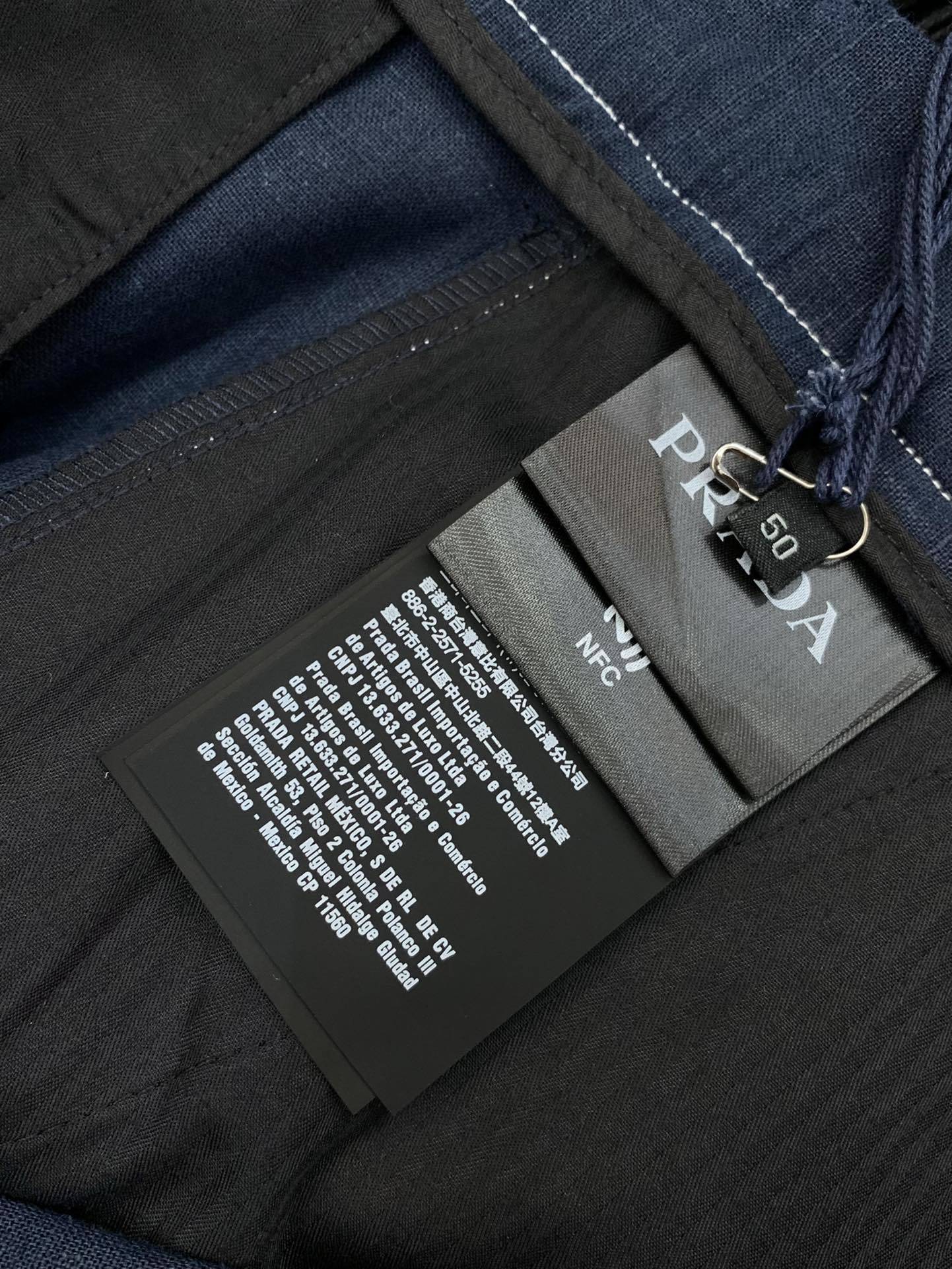 ,PRADA 普拉达,2025春季最新品,专柜同步有售,时尚休闲裤,进口原版面料,做工极为复杂,唯一可以