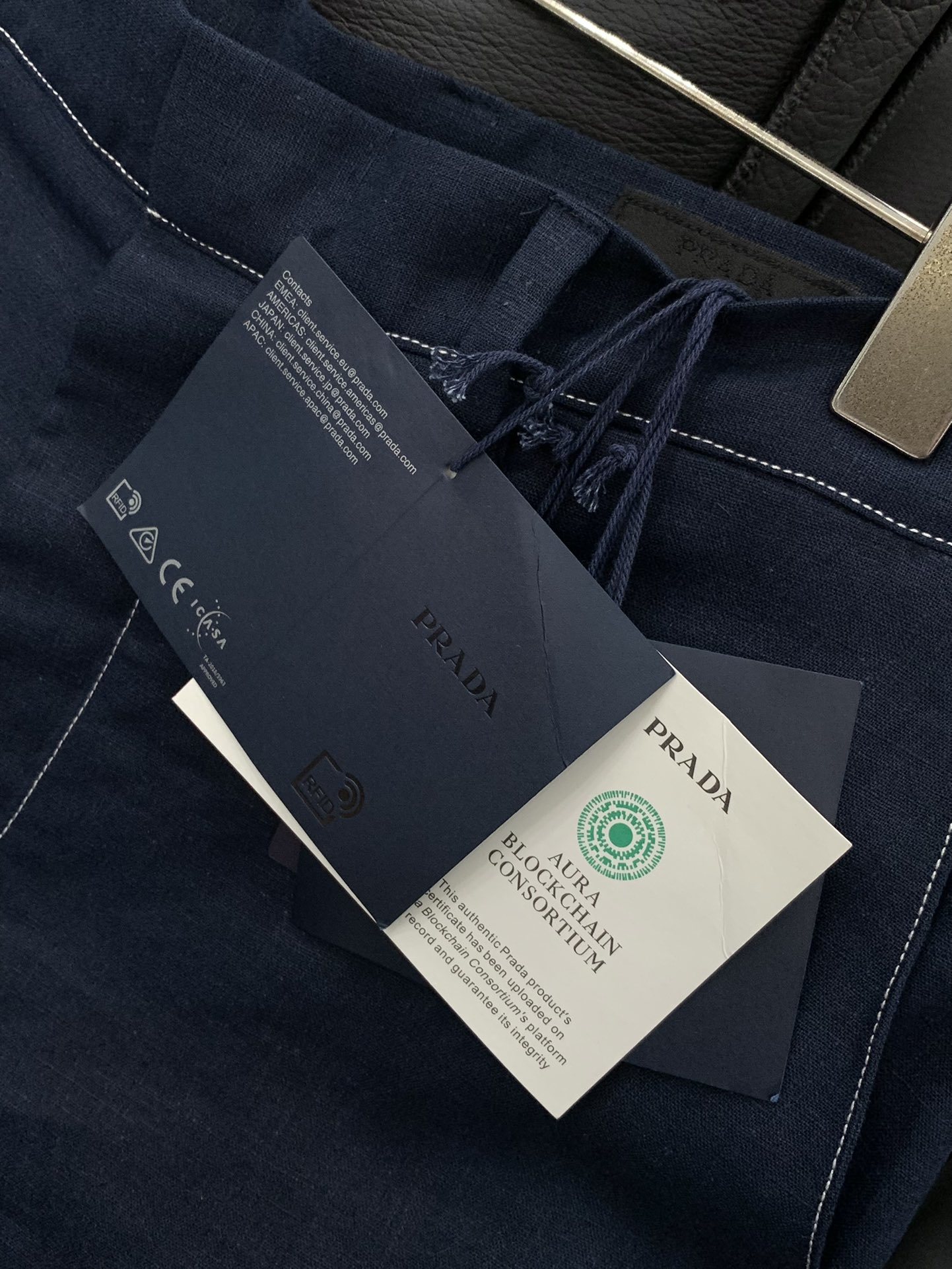 ,PRADA 普拉达,2025春季最新品,专柜同步有售,时尚休闲裤,进口原版面料,做工极为复杂,唯一可以