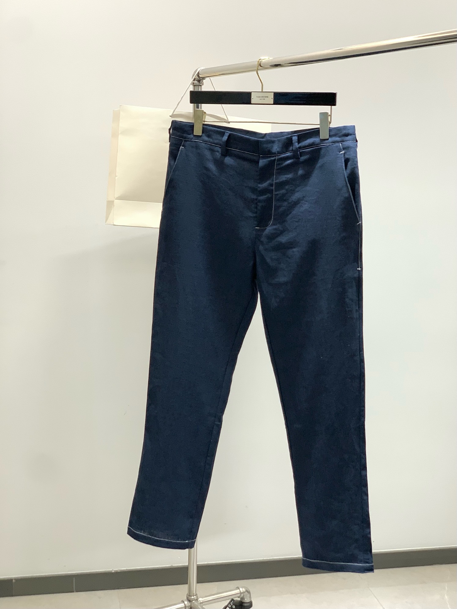 ,PRADA 普拉达,2025春季最新品,专柜同步有售,时尚休闲裤,进口原版面料,做工极为复杂,唯一可以