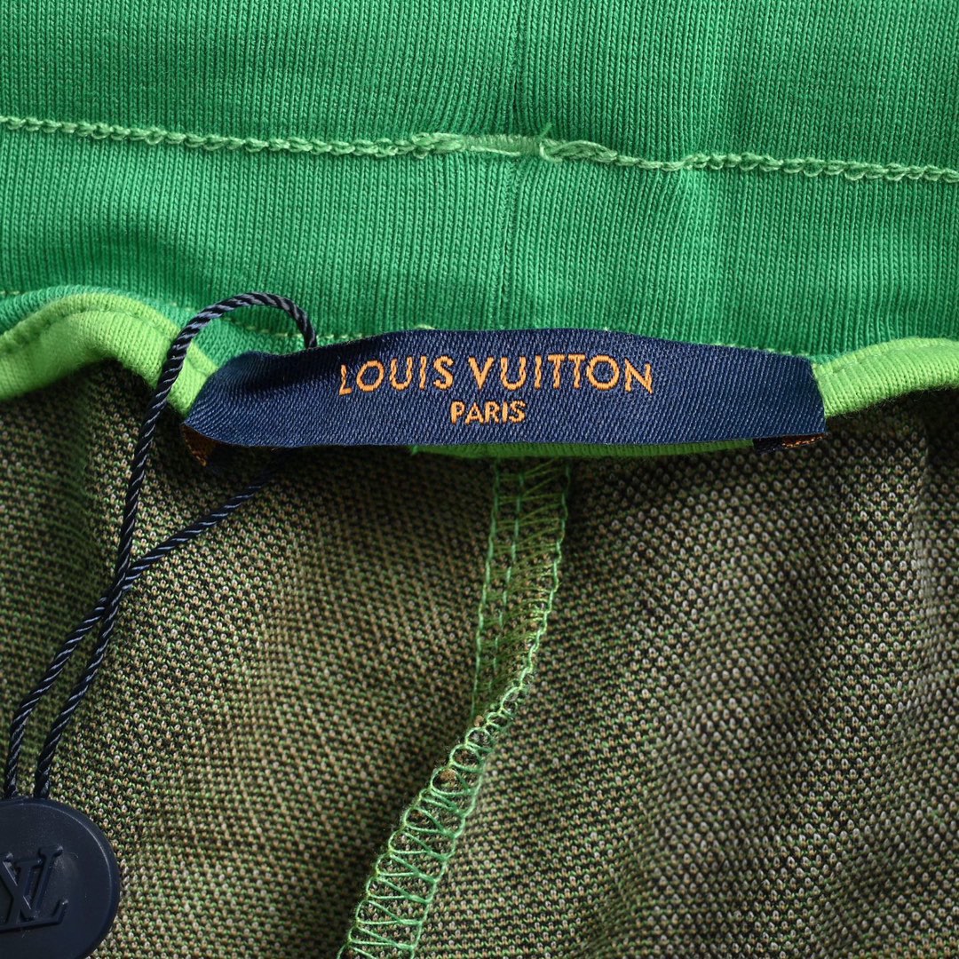 路易威登/Louis Vuitton 夏季新款 经典棋盘格休闲短裤 咖色/绿色-莆田鞋,莆田鞋货源,高仿鞋,高仿鞋货源,安福档口,莆田高仿鞋,莆田鞋批发,高仿鞋批发,莆田高仿运动鞋,高仿运动鞋,莆田运动鞋 路易威登/Louis Vuitton 夏季新款 经典棋盘格休闲短裤 咖色/绿色