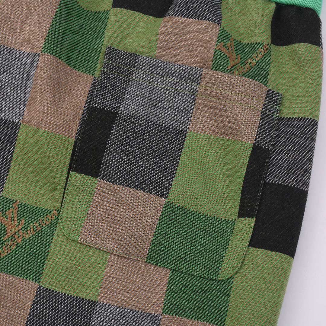 路易威登/Louis Vuitton 夏季新款 经典棋盘格休闲短裤 咖色/绿色-莆田鞋,莆田鞋货源,高仿鞋,高仿鞋货源,安福档口,莆田高仿鞋,莆田鞋批发,高仿鞋批发,莆田高仿运动鞋,高仿运动鞋,莆田运动鞋 路易威登/Louis Vuitton 夏季新款 经典棋盘格休闲短裤 咖色/绿色