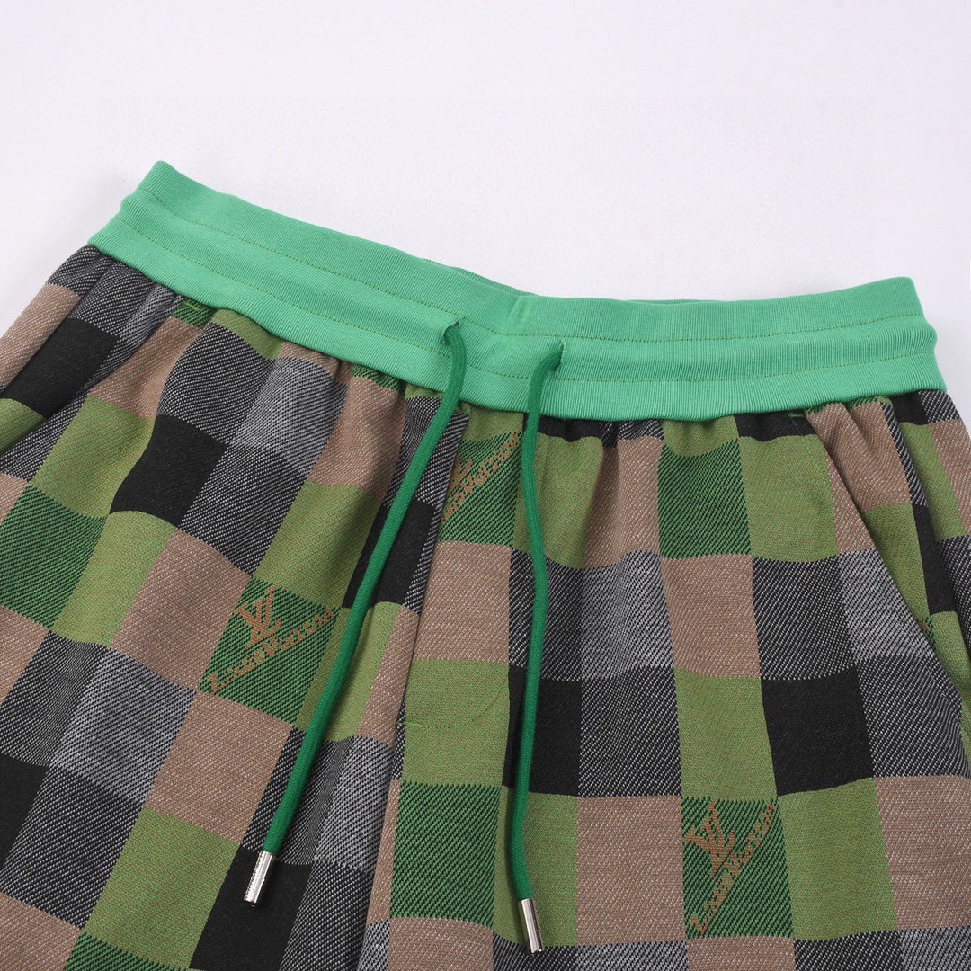路易威登/Louis Vuitton 夏季新款 经典棋盘格休闲短裤 咖色/绿色-莆田鞋,莆田鞋货源,高仿鞋,高仿鞋货源,安福档口,莆田高仿鞋,莆田鞋批发,高仿鞋批发,莆田高仿运动鞋,高仿运动鞋,莆田运动鞋 路易威登/Louis Vuitton 夏季新款 经典棋盘格休闲短裤 咖色/绿色