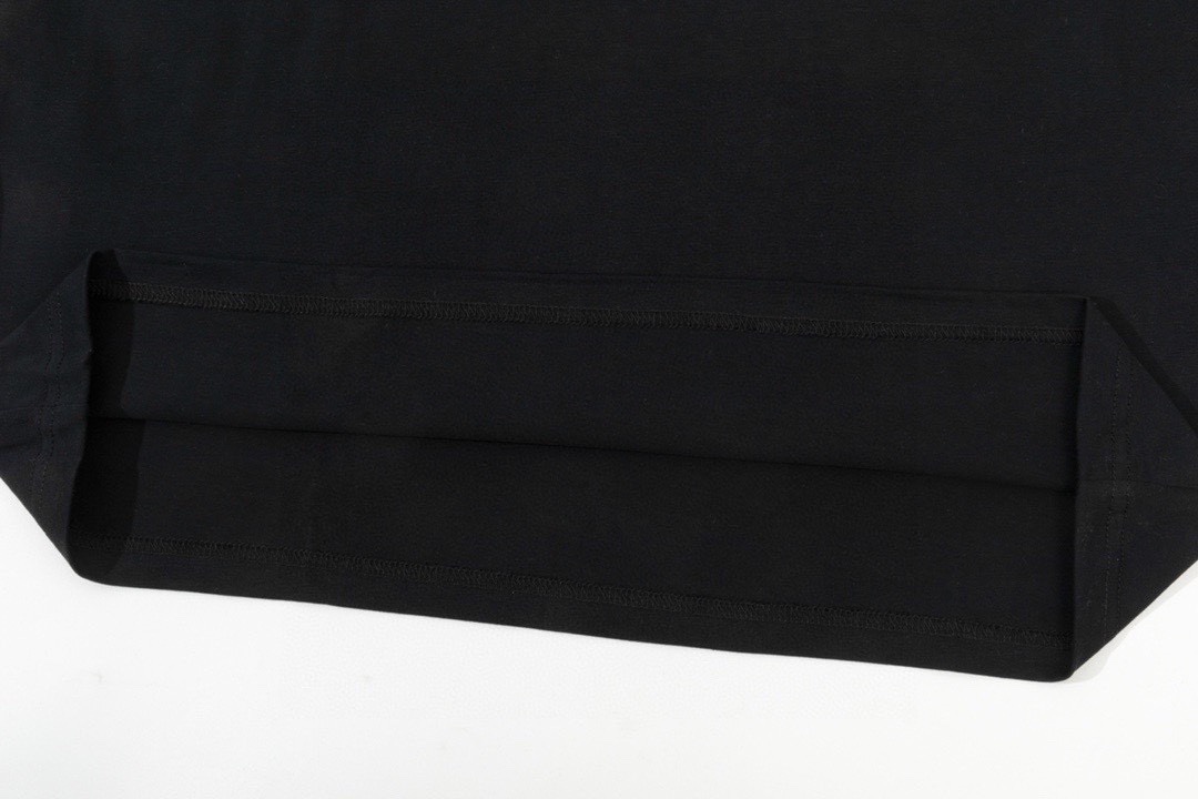 罗意威/Loewe 夏季新款 纯色刺绣圆领短袖T恤 黑色/灰色-莆田鞋,莆田鞋货源,高仿鞋,高仿鞋货源,安福档口,莆田高仿鞋,莆田鞋批发,高仿鞋批发,莆田高仿运动鞋,高仿运动鞋,莆田运动鞋 罗意威/Loewe 夏季新款 纯色刺绣圆领短袖T恤 黑色/灰色