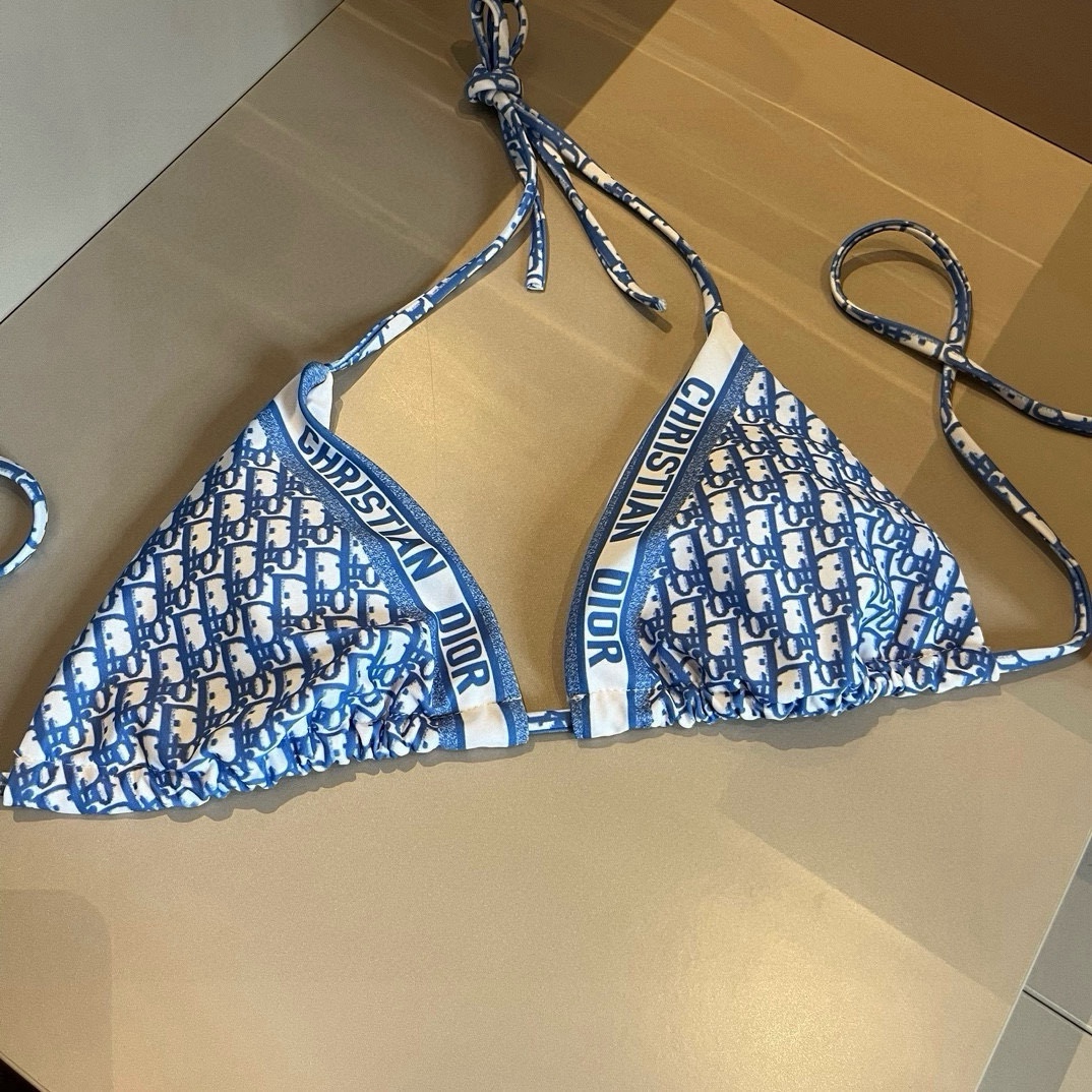  🆕
Dior迪奥经典比基尼👙❤️😍🥰适合多种场景的游泳衣🏊‍♀️海边 游泳池 温泉 水上乐园 漂流都可