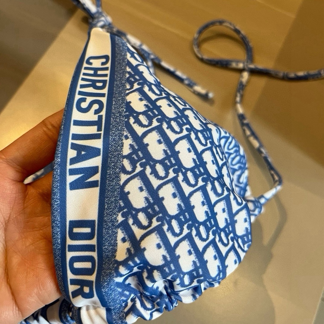  🆕
Dior迪奥经典比基尼👙❤️😍🥰适合多种场景的游泳衣🏊‍♀️海边 游泳池 温泉 水上乐园 漂流都可