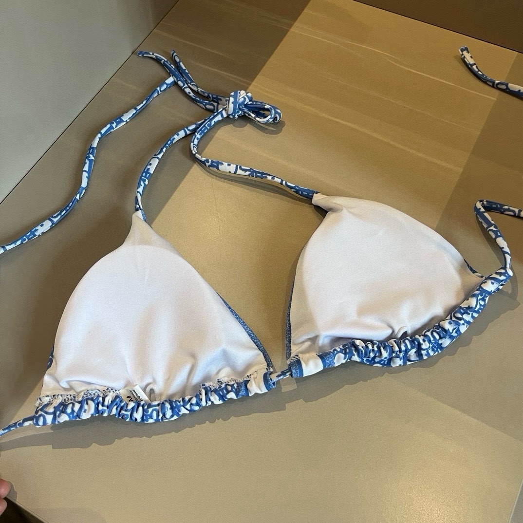  🆕
Dior迪奥经典比基尼👙❤️😍🥰适合多种场景的游泳衣🏊‍♀️海边 游泳池 温泉 水上乐园 漂流都可