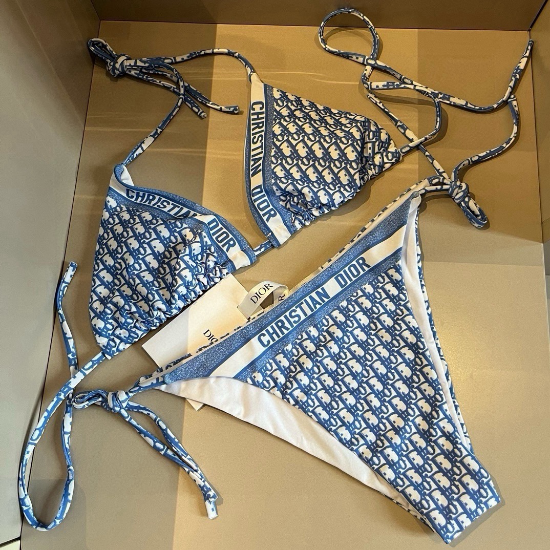  🆕
Dior迪奥经典比基尼👙❤️😍🥰适合多种场景的游泳衣🏊‍♀️海边 游泳池 温泉 水上乐园 漂流都可