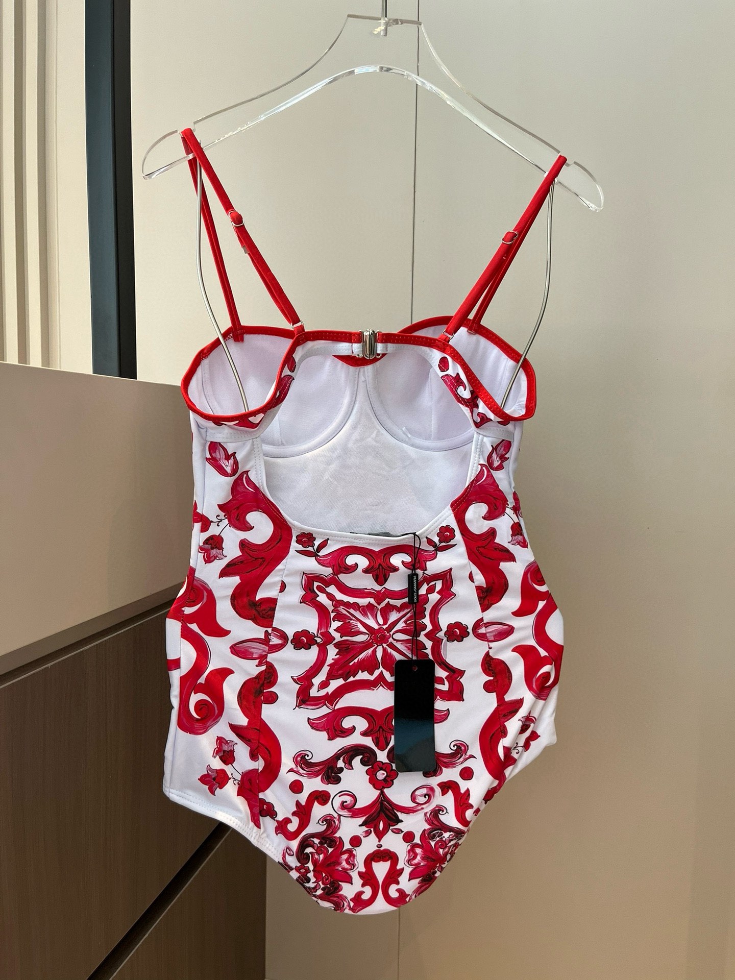 🆕
D&G连体带钢圈泳衣👙❤️😍🥰适合多种场景的游泳衣🏊‍♀️海边 游泳池 温泉 水上乐园 漂流都可以